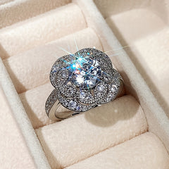Vintage Flower Zircon Ring Round Zircon Inlaid Ladies Ring