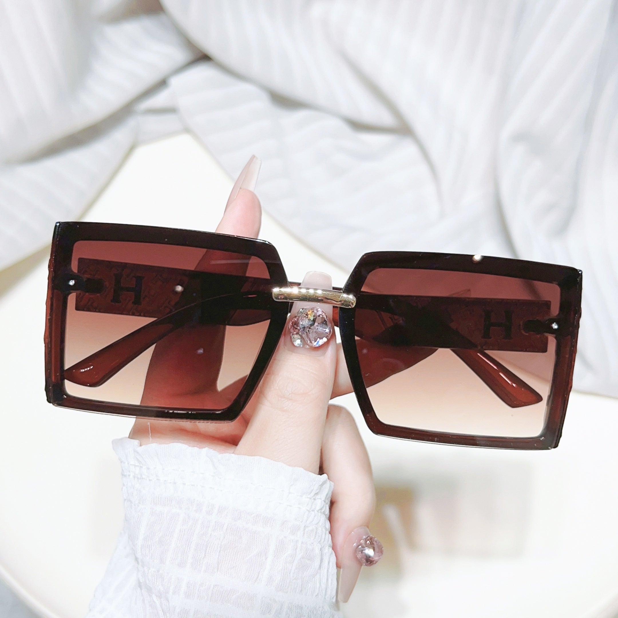 Large Square Sunglasses Rivet Gradient UV400 Sun Shades for Driving