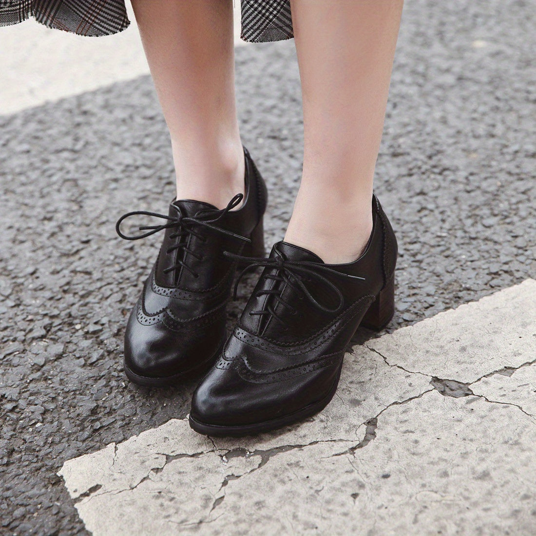 Women's Perforated Brogues High Heels Lace Up Oxfords Oktoberfest Shoes