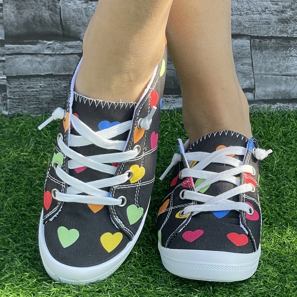 Colorful Heart Print Breathable Skate Shoes Casual Flat Canvas Sneakers