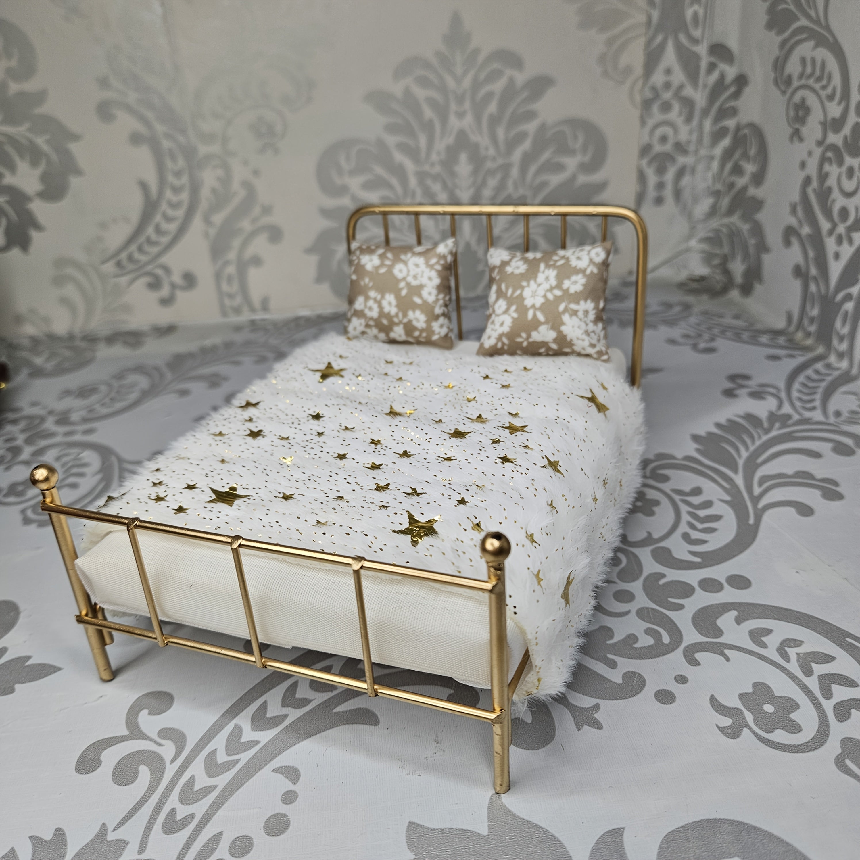 1:12 Mini Dollhouse Bedroom Set with Metal Double Bed