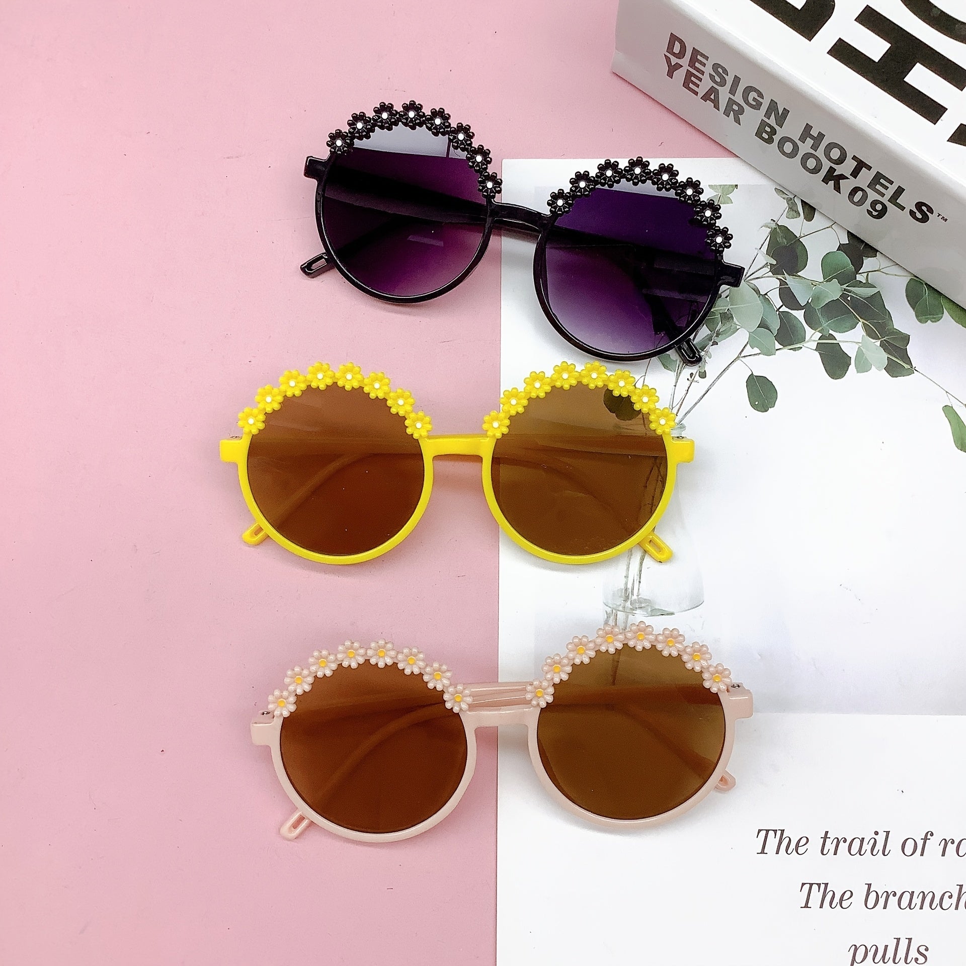 Round Frame Daisy Decorative Outdoor Sunglasses for Girls