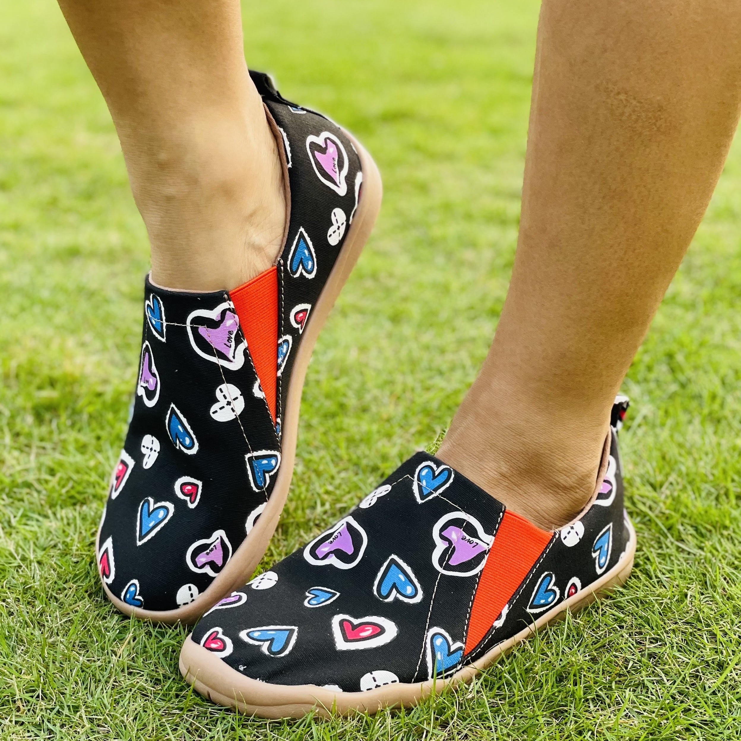 Women's Heart Pattern Slip On Lightweight Travel Shoes