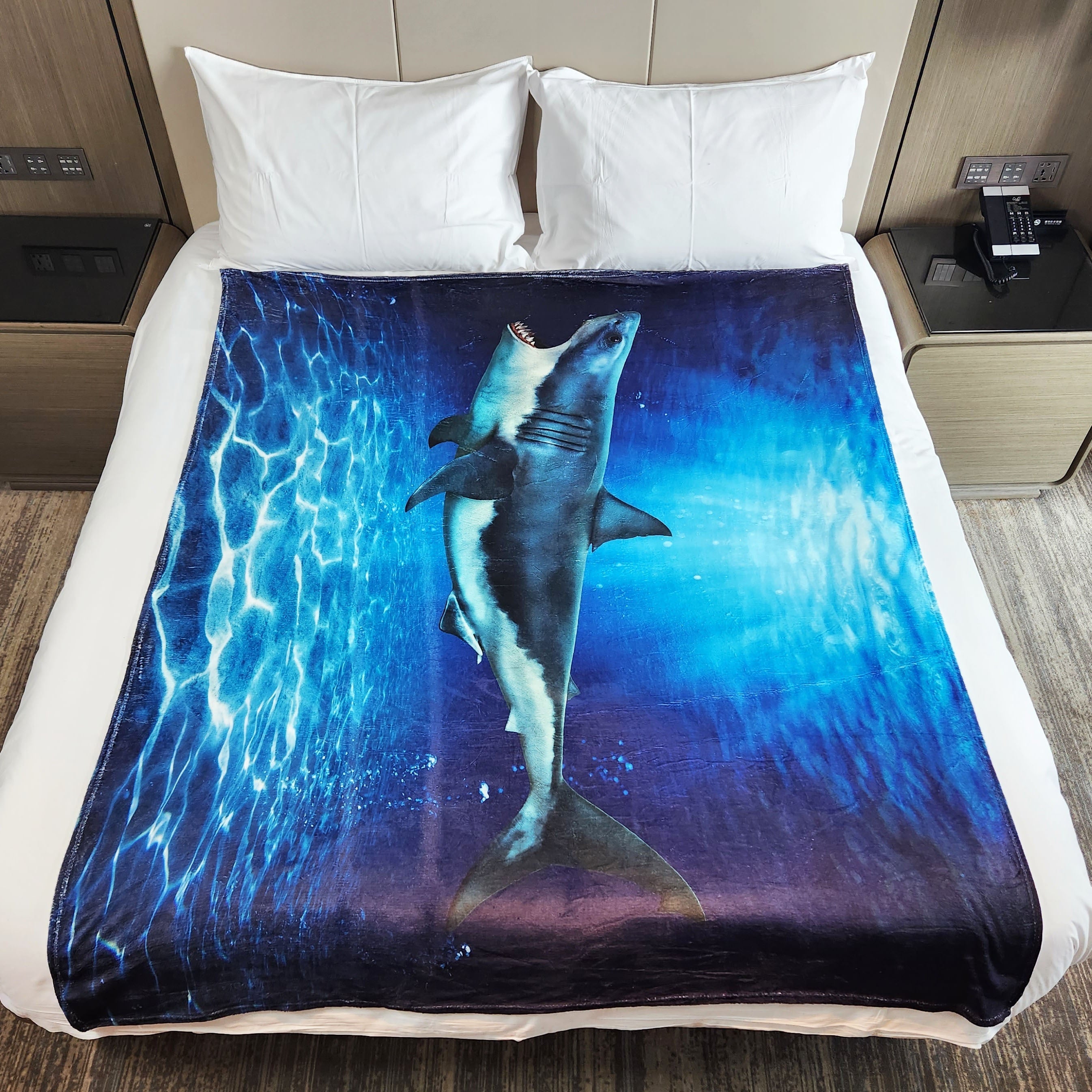 1pc Flannel Blanket Deep Sea Shark Print for Camping & Home Use