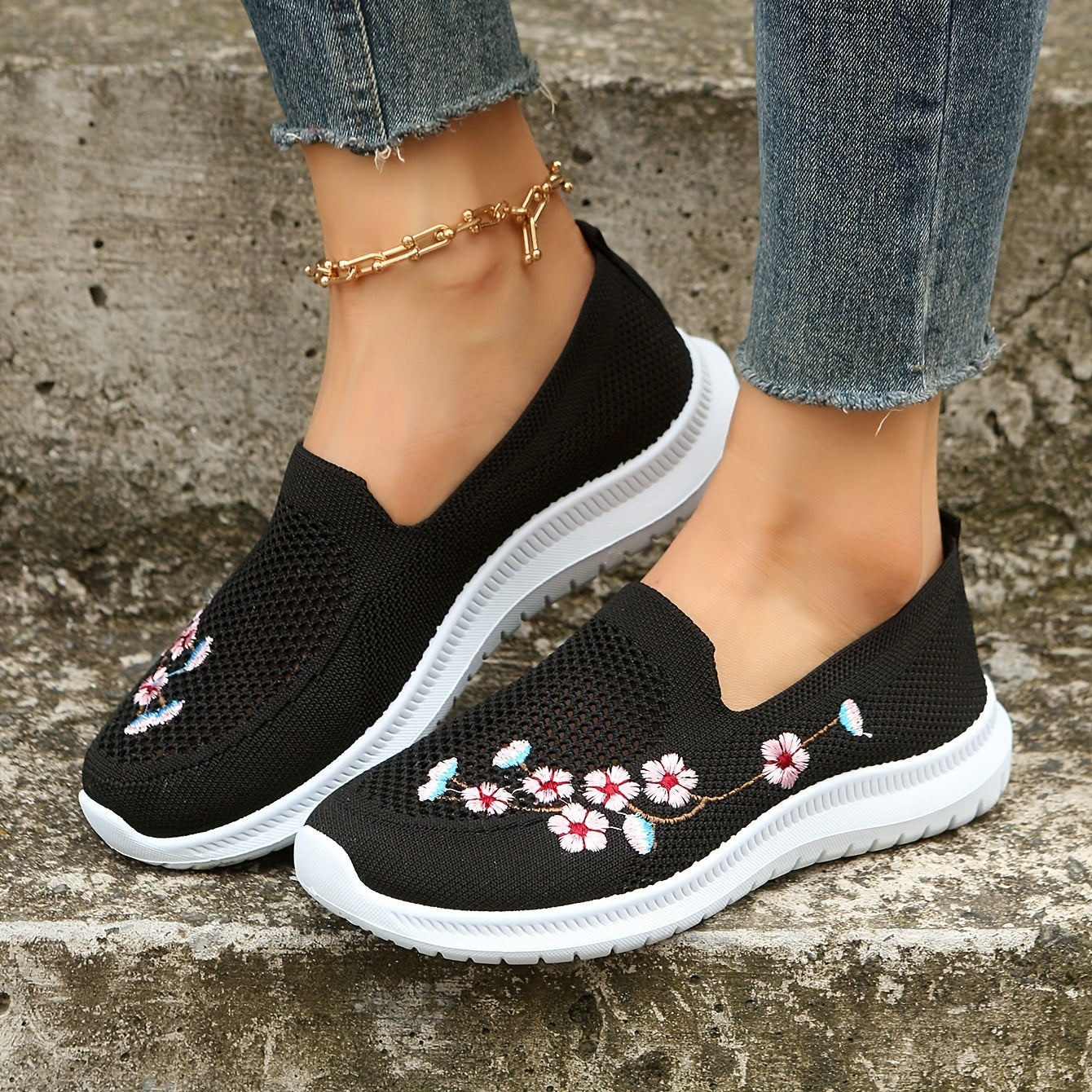 Women's Flowers Embroidered Flat Shoes Lightweight Slip On