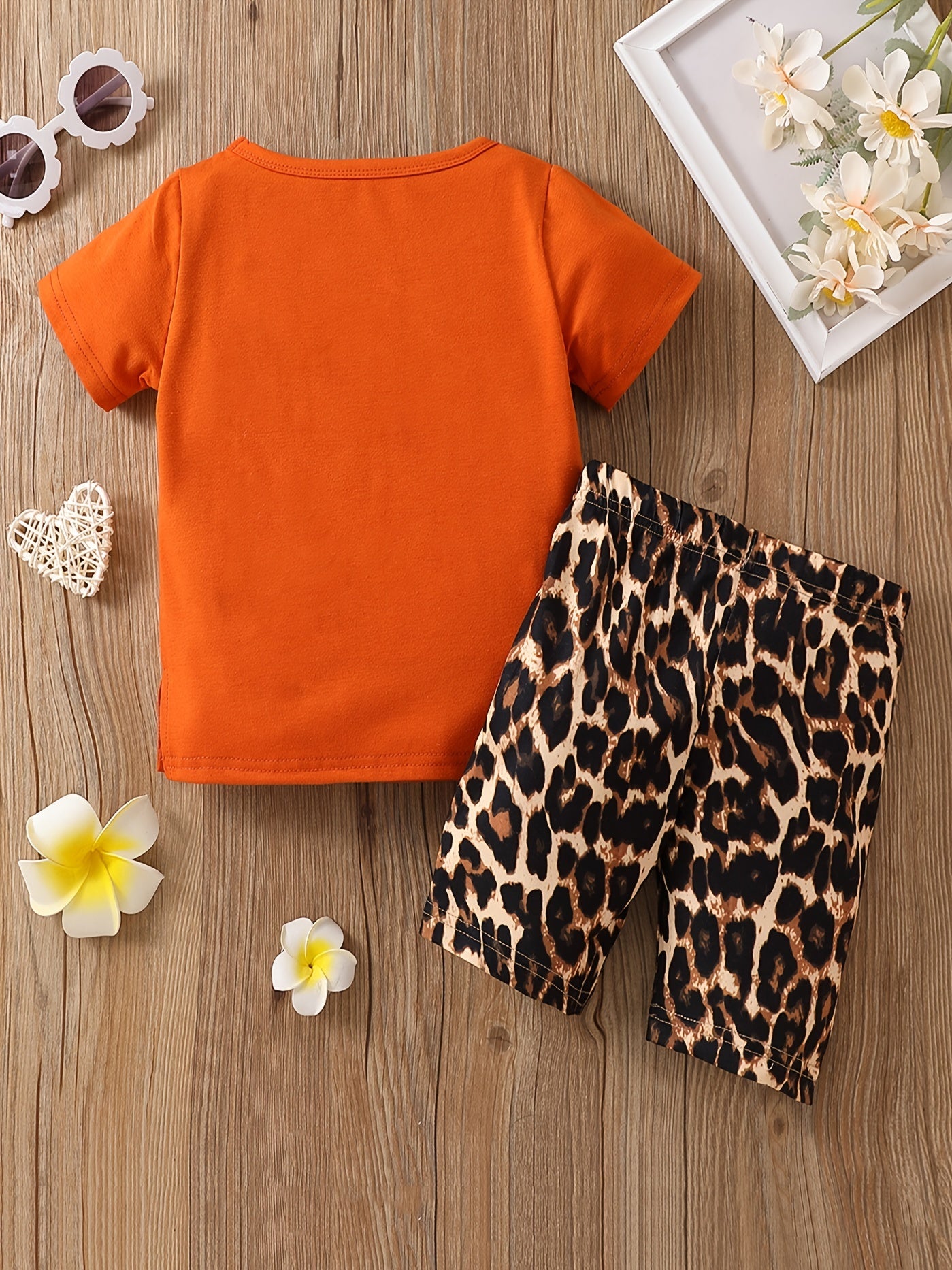 2pcs Baby Girls Leopard & Figure Print Tee Top & Shorts Set