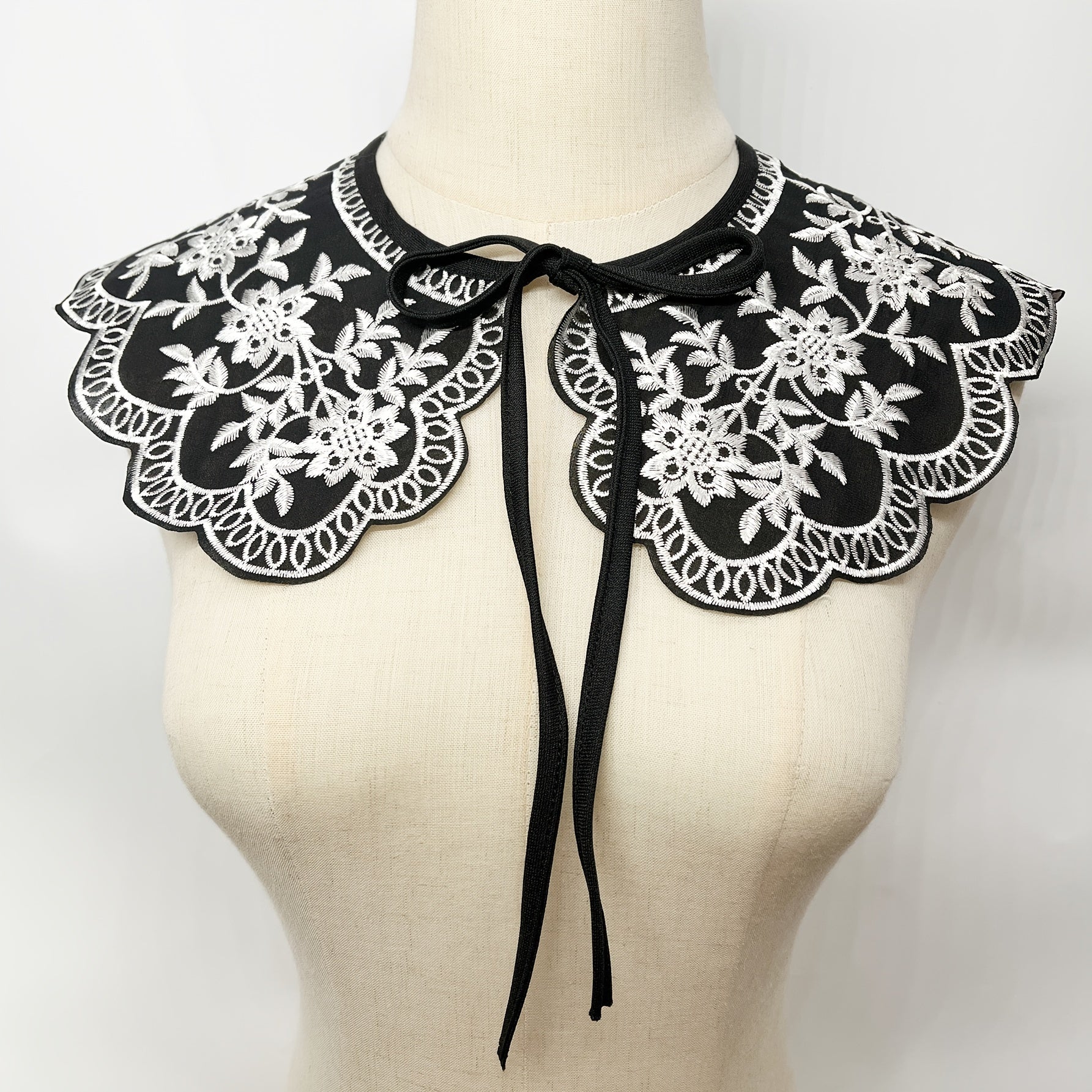 Embroidery Tie up Shoulder False Collar Classic Beauty Dickey Collar