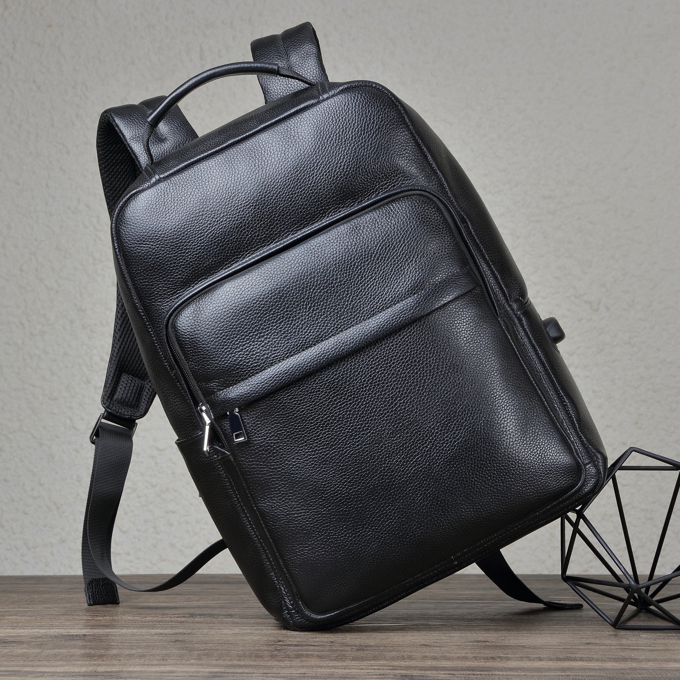 Casual Leather Backpack Large Capacity Outdoor Backpack With USB Charging