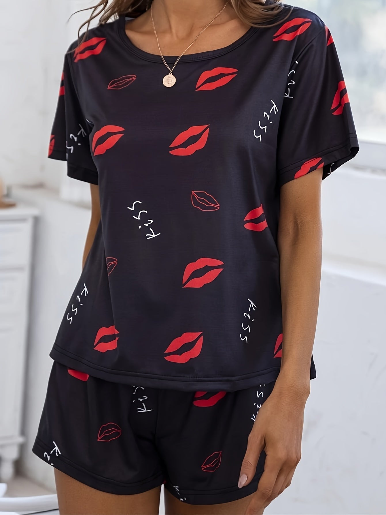 Letter Print Pajamas Set Short Sleeve Crew Neck Top & Shorts Women's Sleepwear