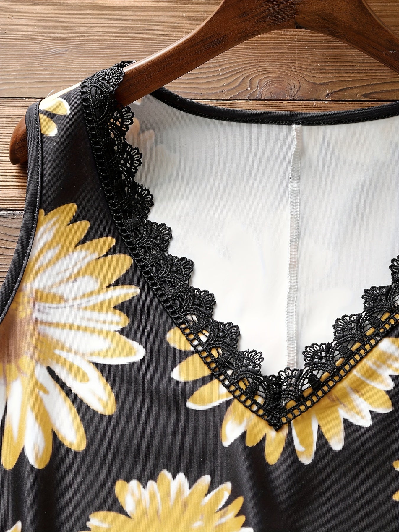  Sunflower Print Lace V Neck Tank Top
