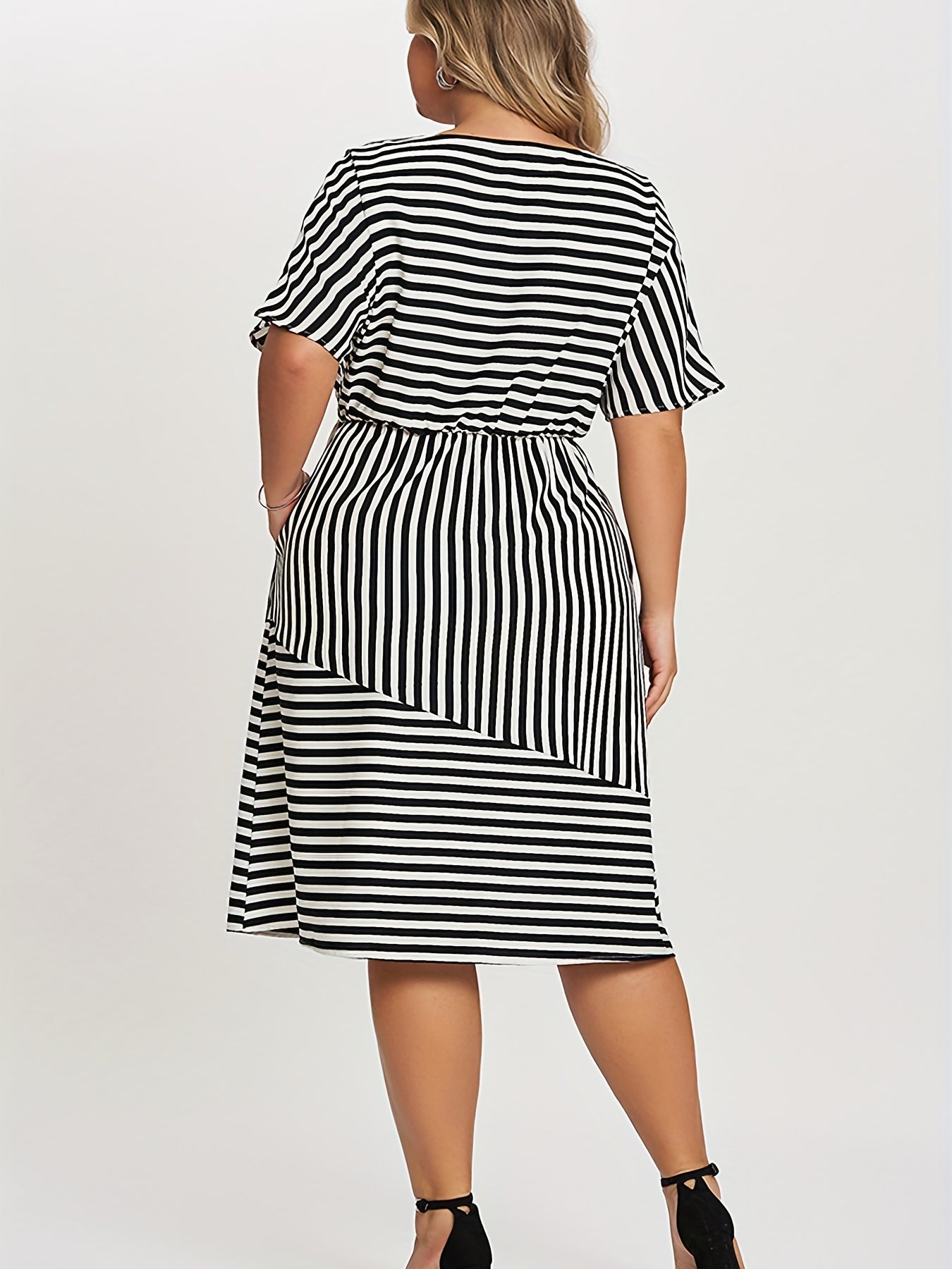  Stripe Print Short Sleeve Midi Dress With Pockets