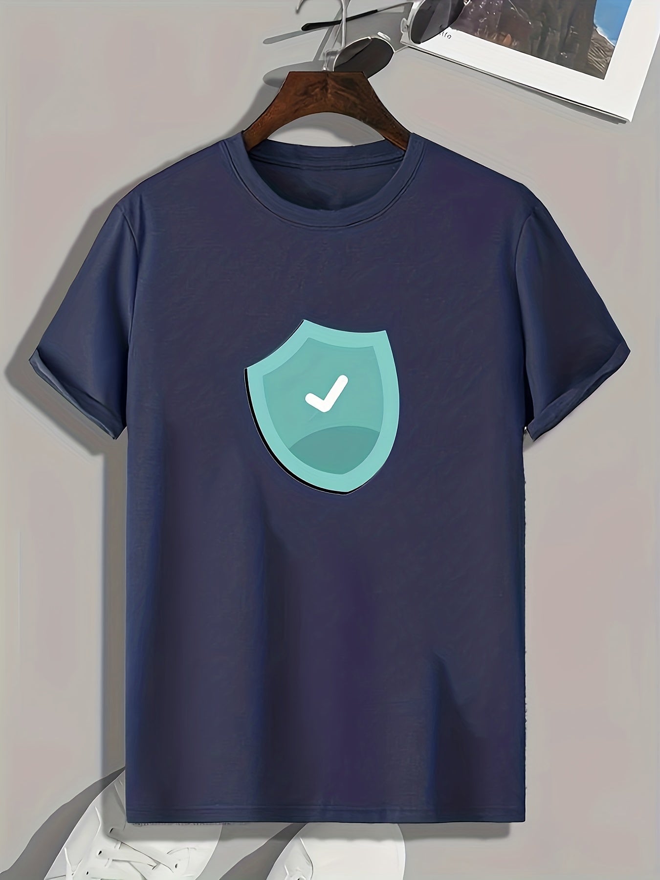Shield Pattern Print Men's Comfy Sports T-Shirt Graphic Tee