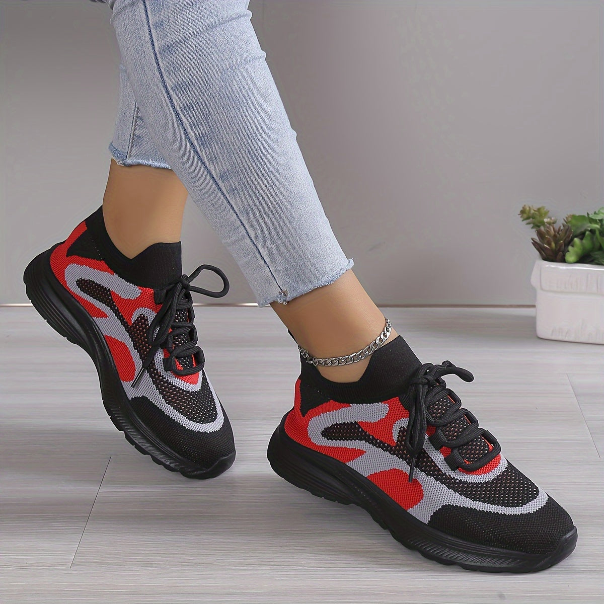 Women's Breathable Running Shoes Soft Sole Lace-up Casual Sneakers