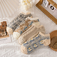 Retro Style Floral Textured Ankle Socks for Women