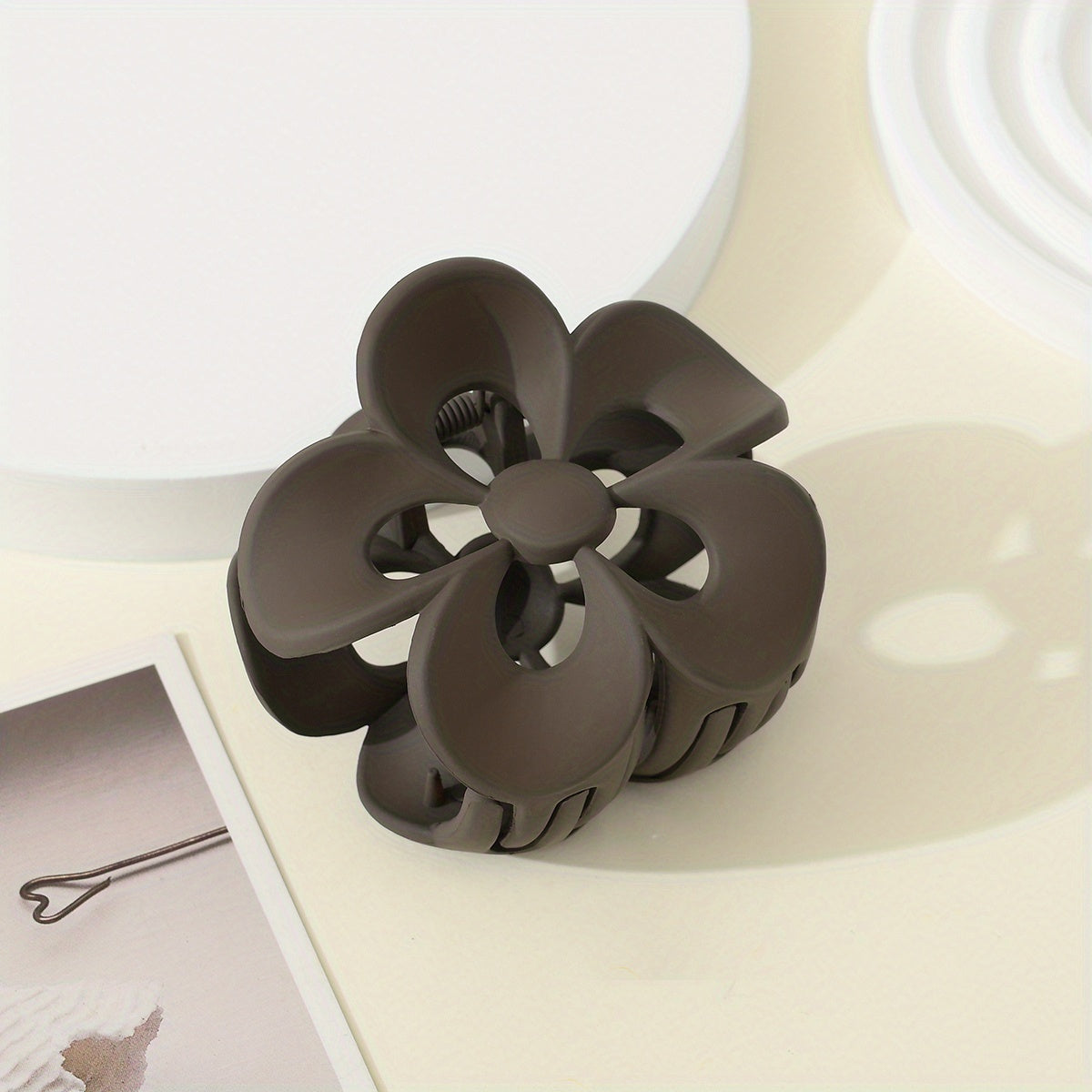 Matte Floral Hollow Hair Clip Hair Claw Clip Minimalist Hair Claw