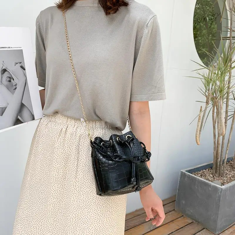 Chic Women's Crossbody Bag for Daily Use