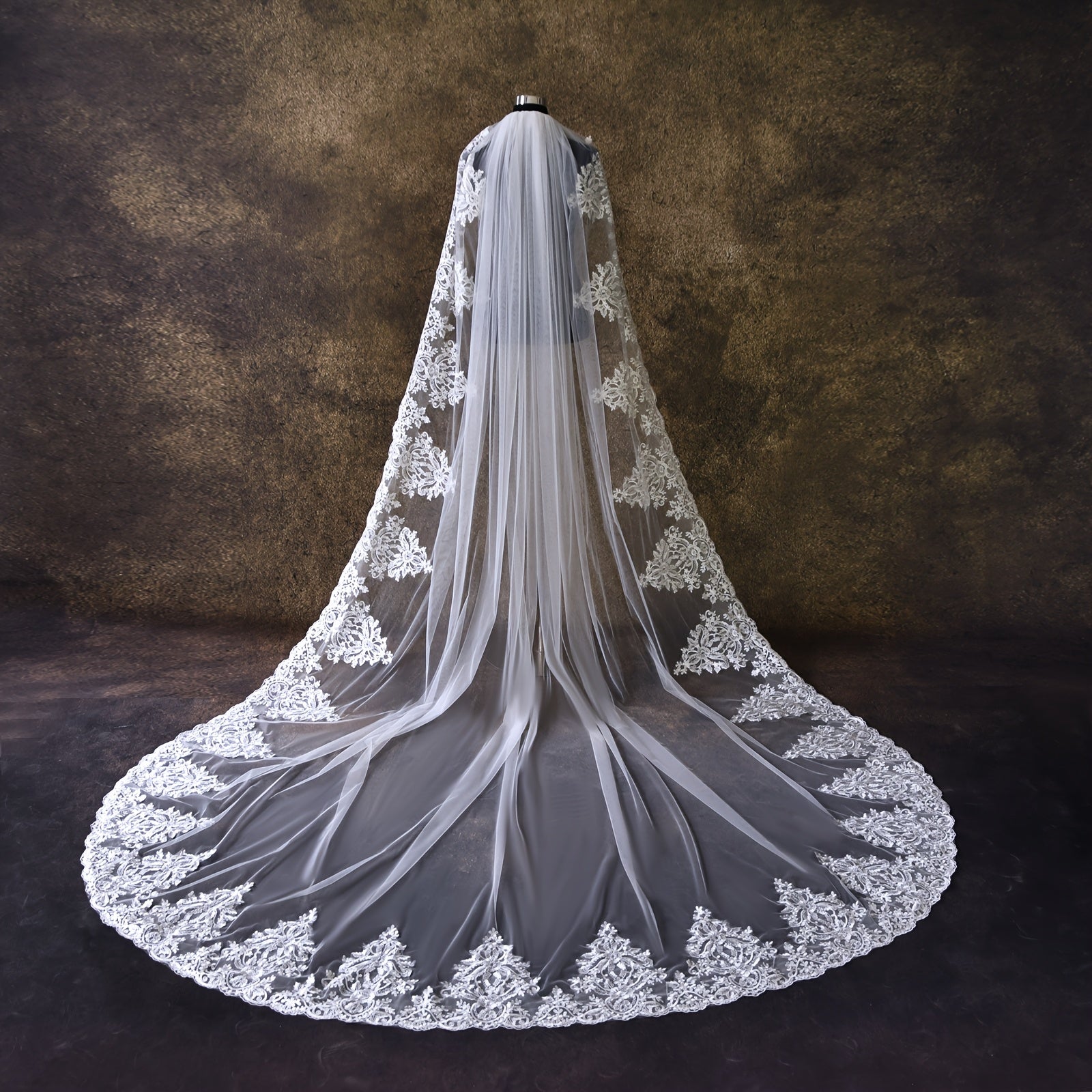 Vintage Lace Bridal Veil with Hair Comb
