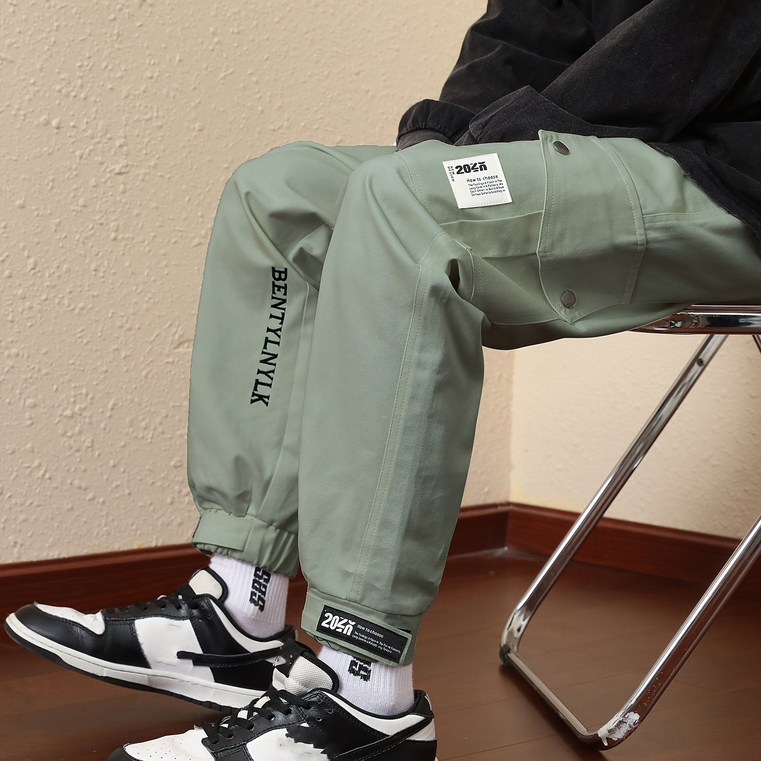 Men's Graphic Print Cargo Pants with Drawstring Waist