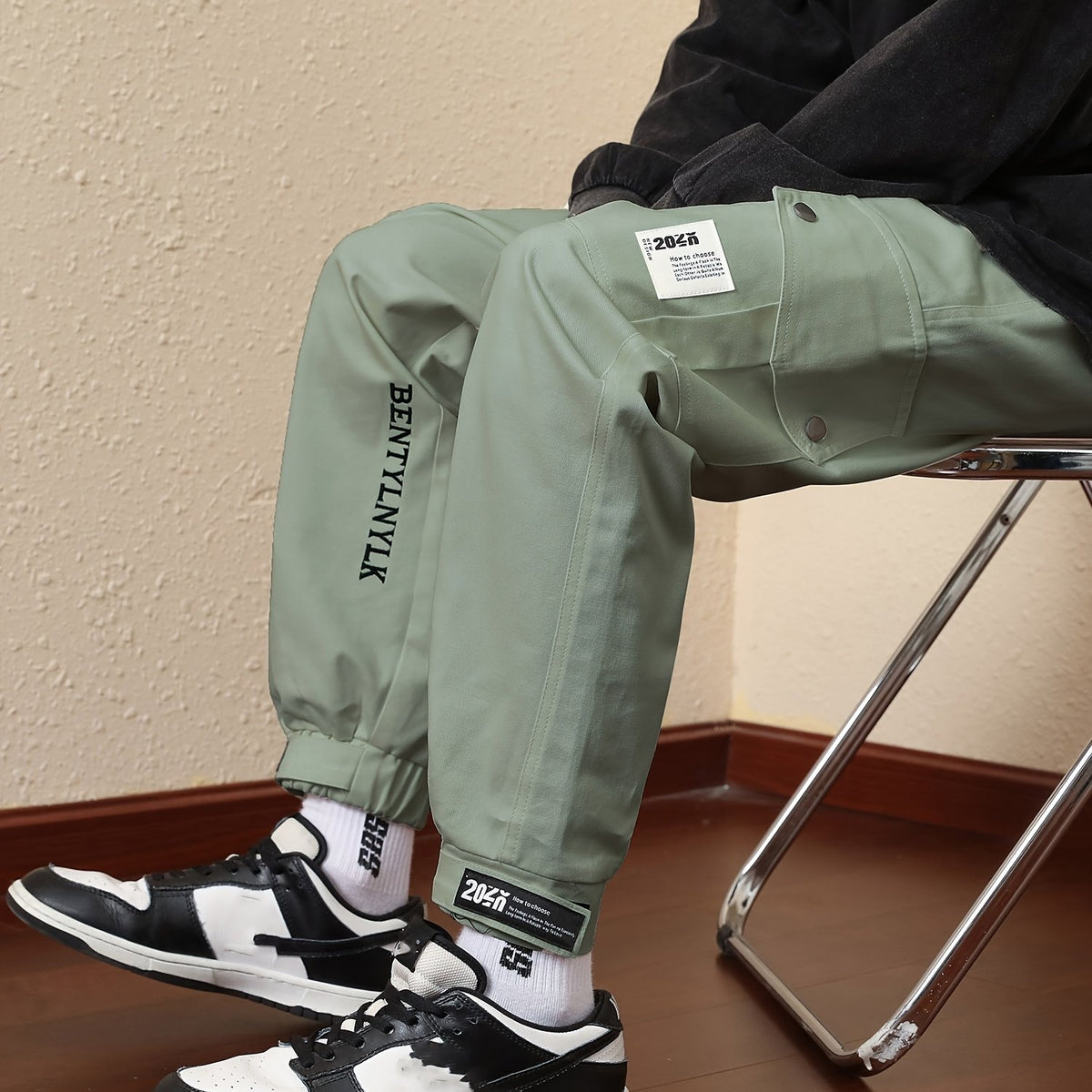 Men's Graphic Print Cargo Pants with Drawstring Waist