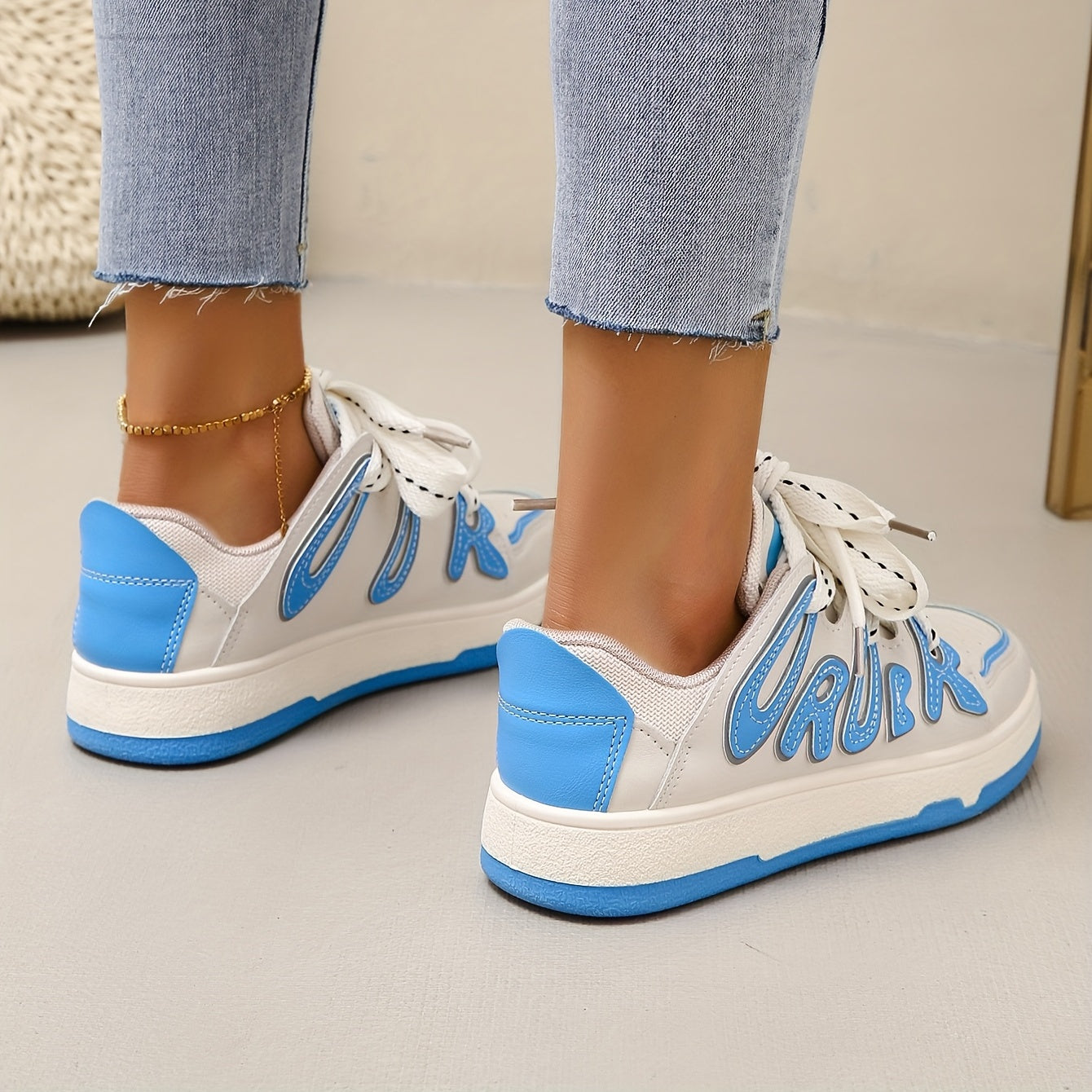 Women's Letter Patched Skate Shoes Lace Up Non slip Platform Sneakers
