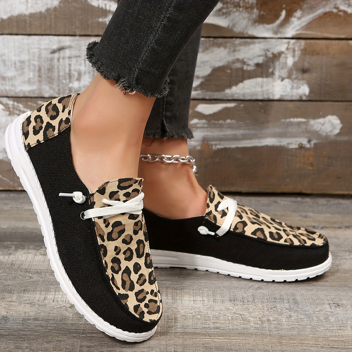 Leopard Printed Canvas Lace Up Sneakers Round Toe Low Top Flats