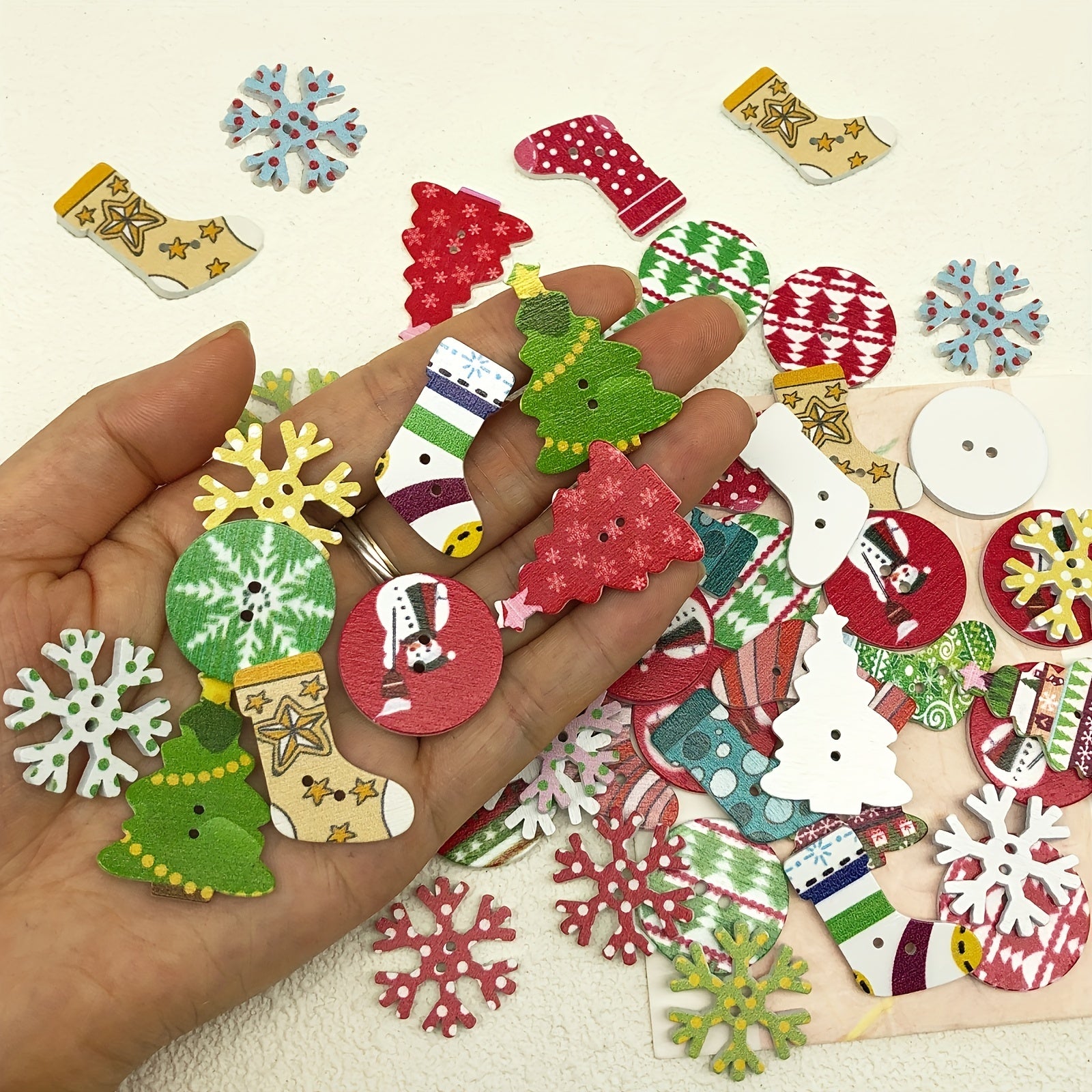 50pcs Christmas Mixed Wooden Crafts Buttons Snowflake Sewing DIY Decorative