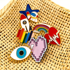 Pixel Heart Astronaut Brooch - Creative Cartoon Design