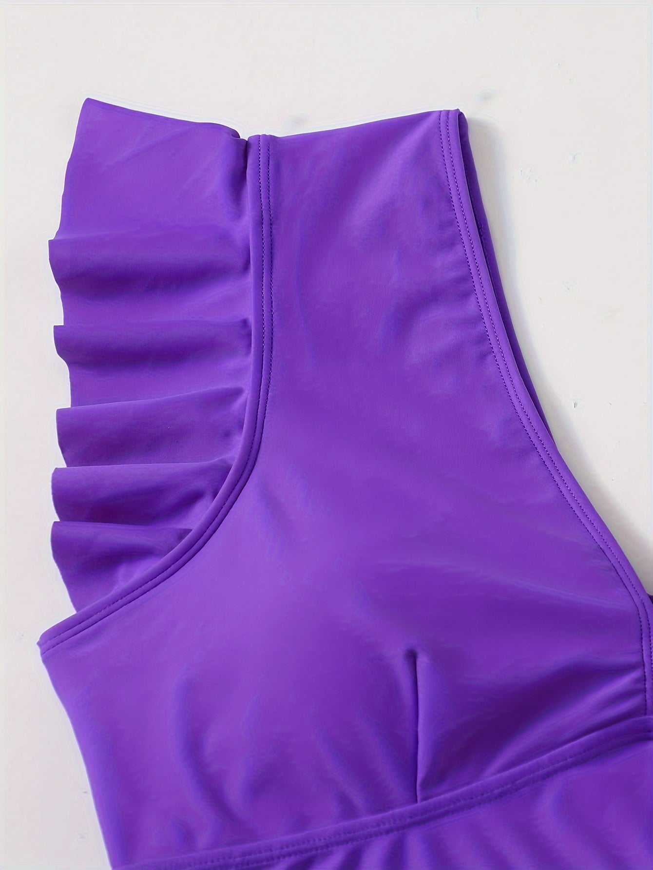  Bikini Top Solid V Neck Ruffle Trim Padded Swimwear