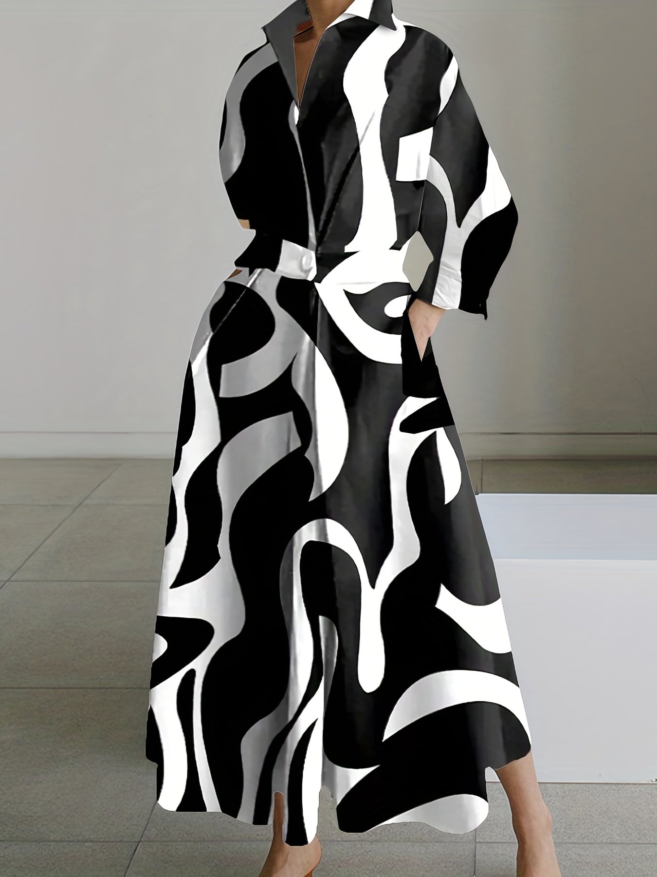 Women's Plus Abstract Stripe Print Long Sleeve Maxi Dress