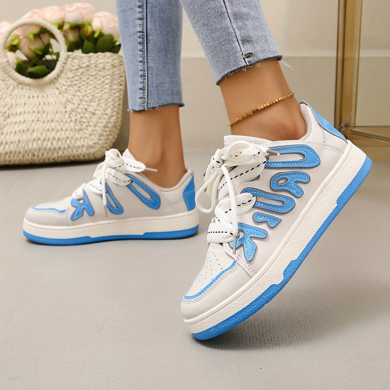 Women's Letter Patched Skate Shoes Lace Up Non slip Platform Sneakers