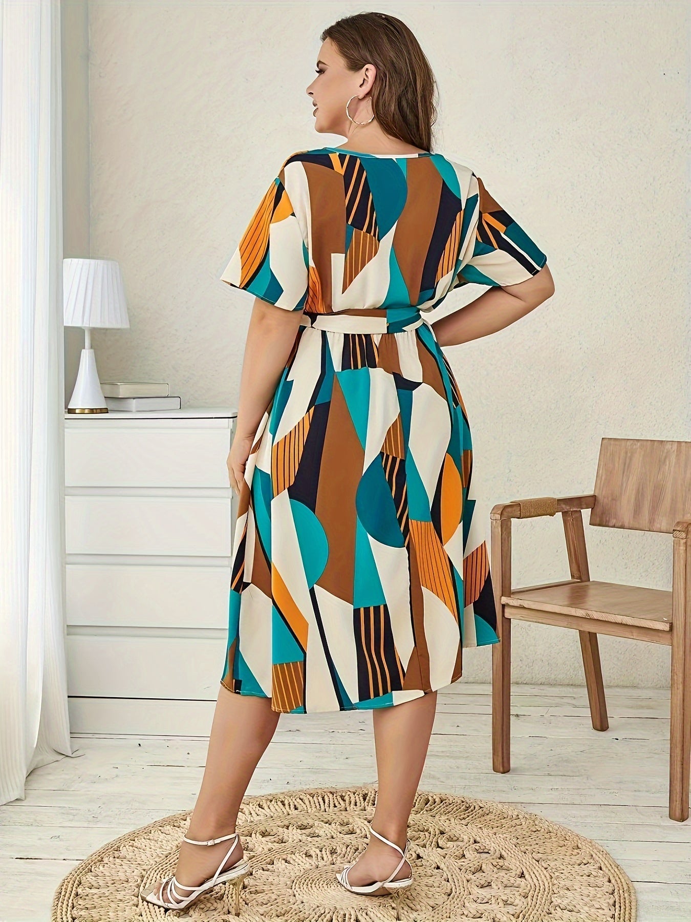  Graphic Print V Neck Dress With Belt