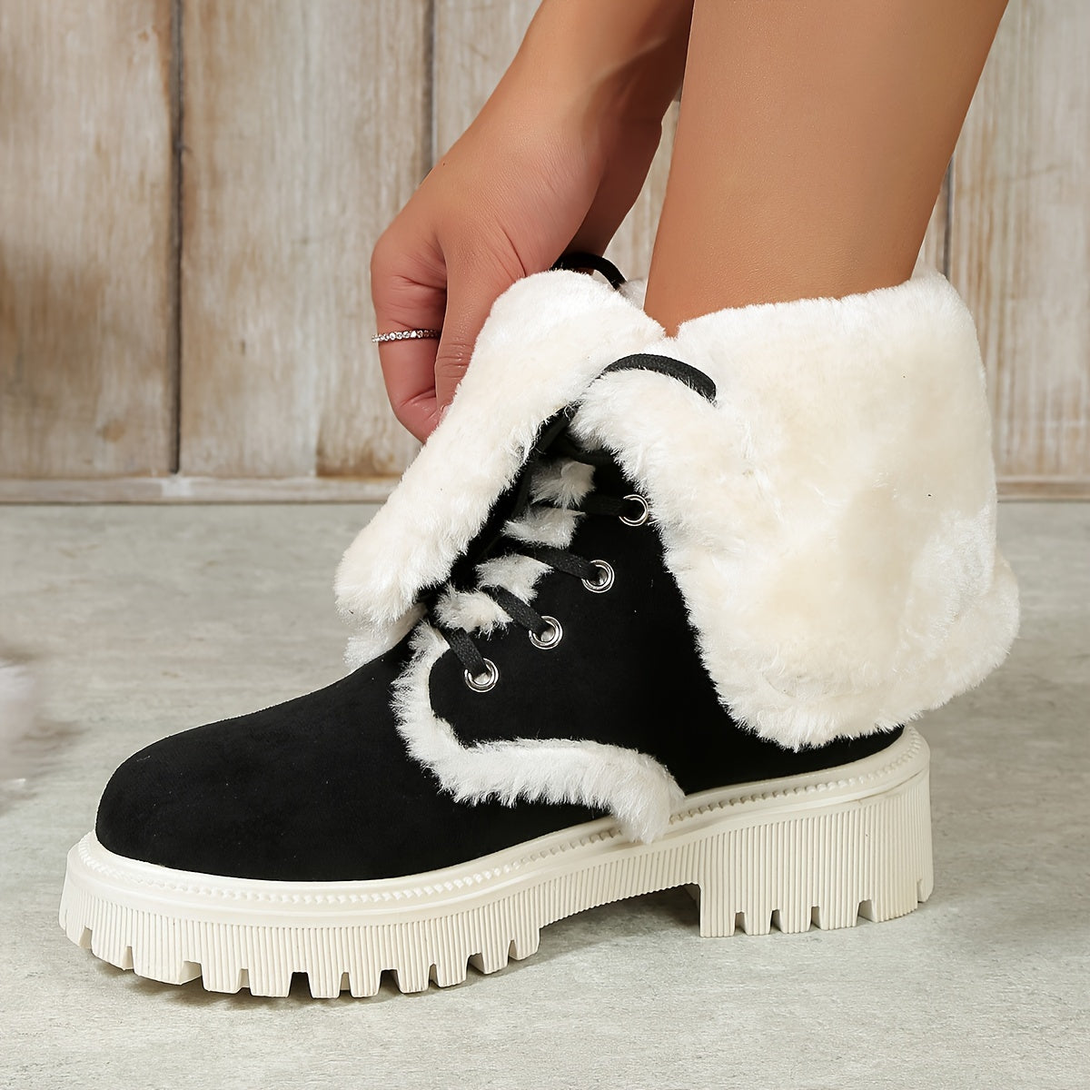 Women's Platform Snow Boots Lace Up Plush Lined Casual Winter Boots