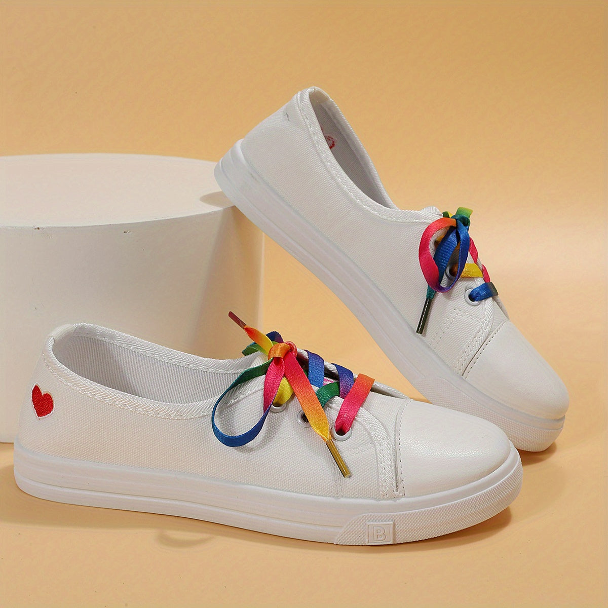 Women's Heart Pattern Canvas Shoes Colorful Lace Up Outdoor Shoes