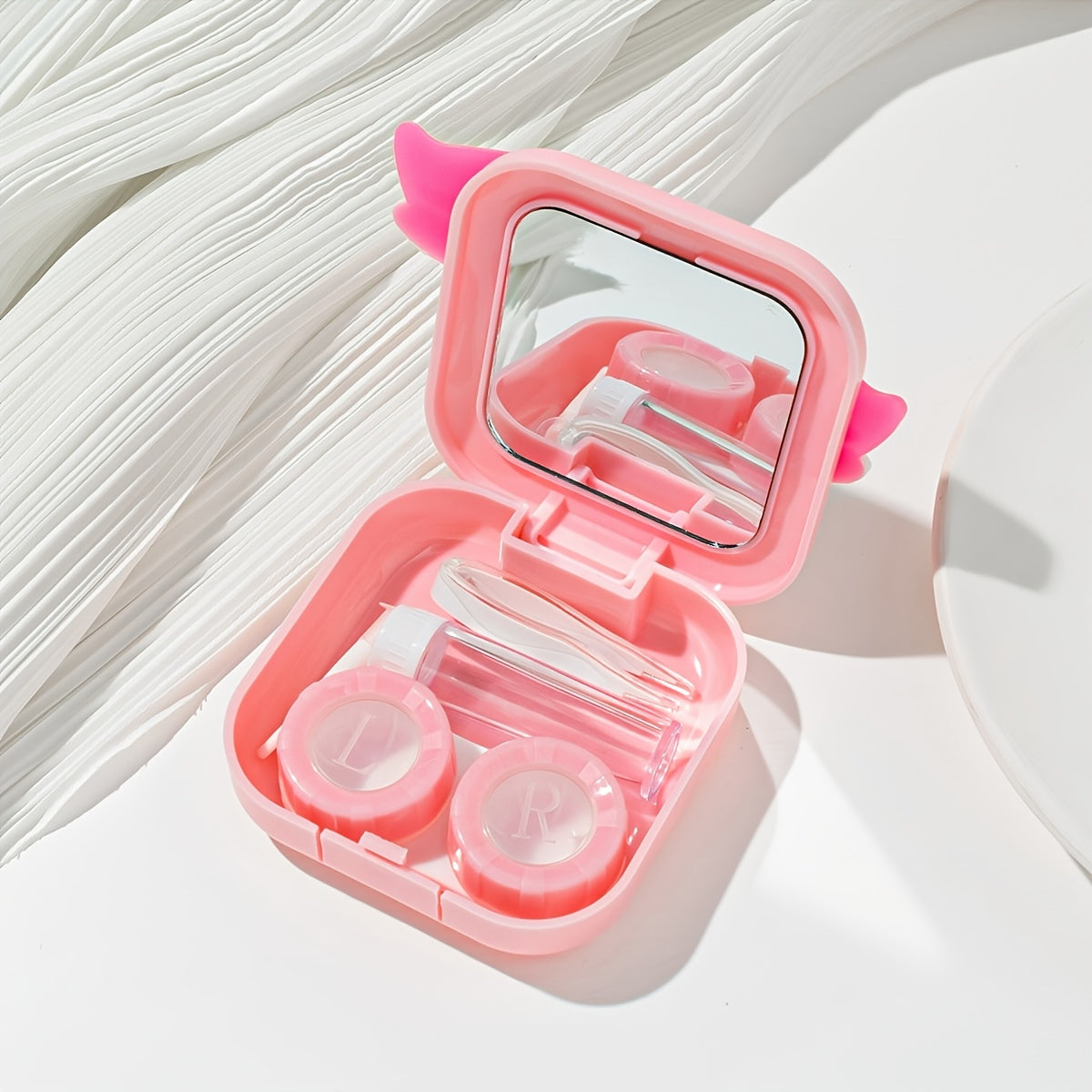 Women's Minimalist Lens Case - On-the-go Storage Solution