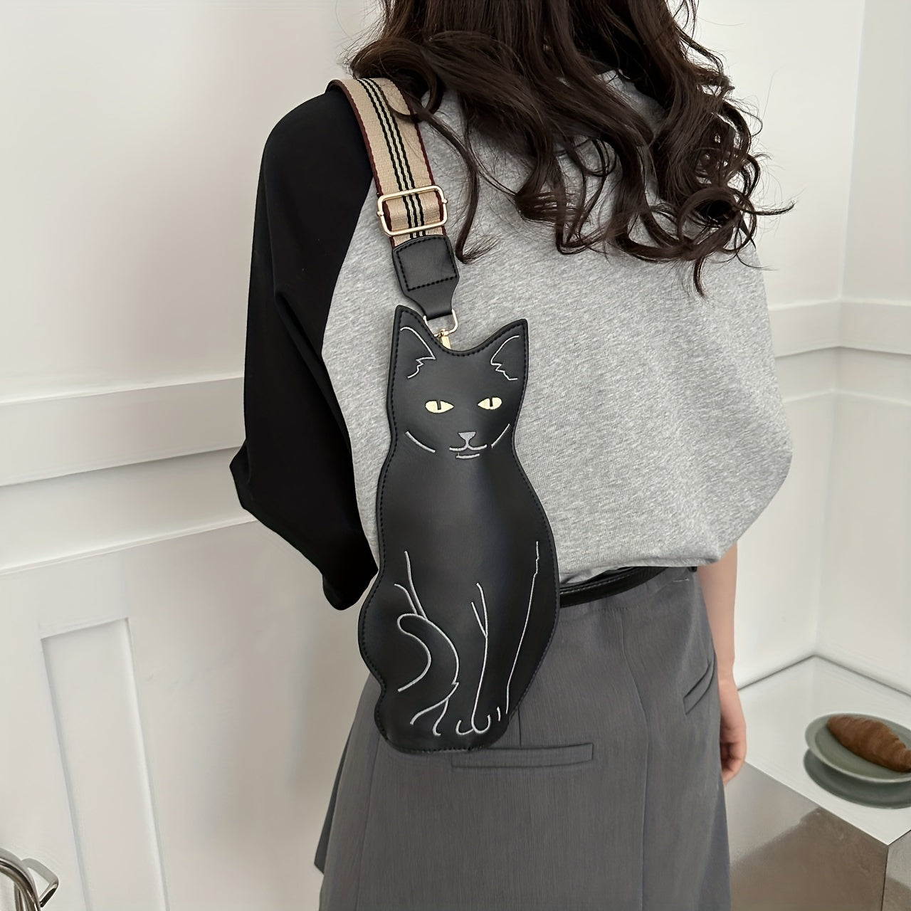 Cat Shaped Chest Bag Crossbody Bag With Wide Strap
