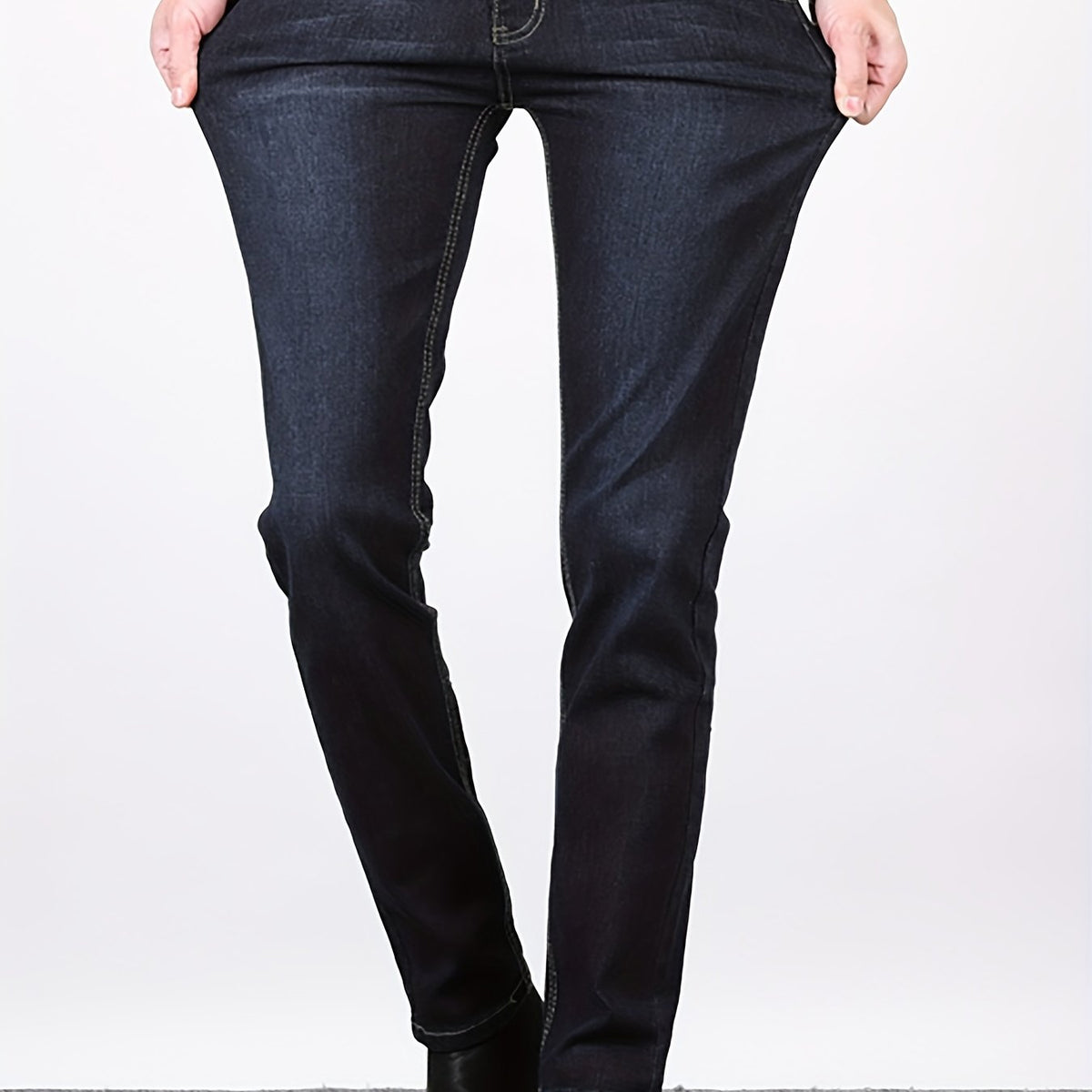 Men's Classic Regular Fit Distressed Jeans
