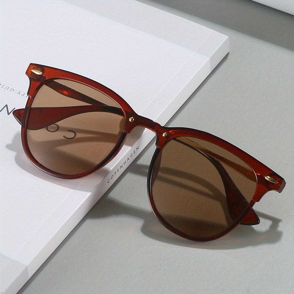 Retro Round Sunglasses Vintage Rivet UV400 Sun Shades For Men Women
