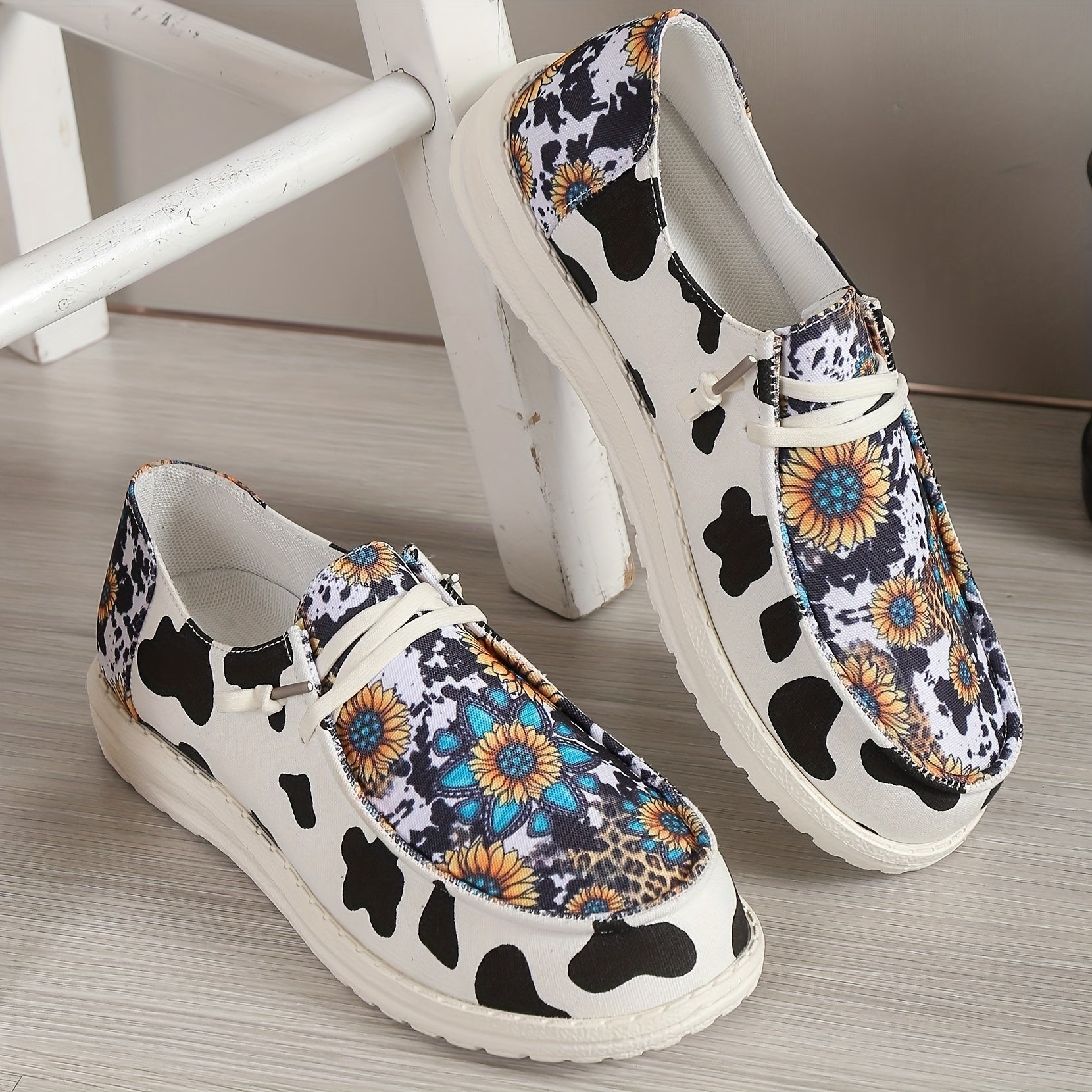 Women's Cow & Sunflower Print Canvas Lace Up Flat Outdoor Shoes