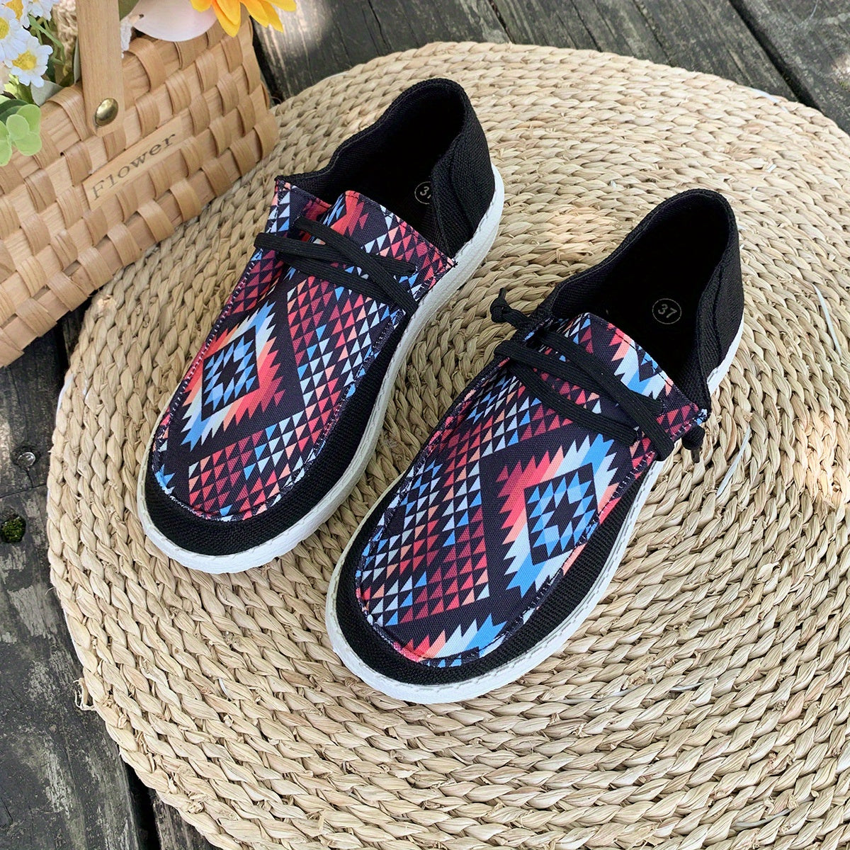 Women's Geometric Pattern Canvas Shoes Lace Up Lightweight Low Top Shoes