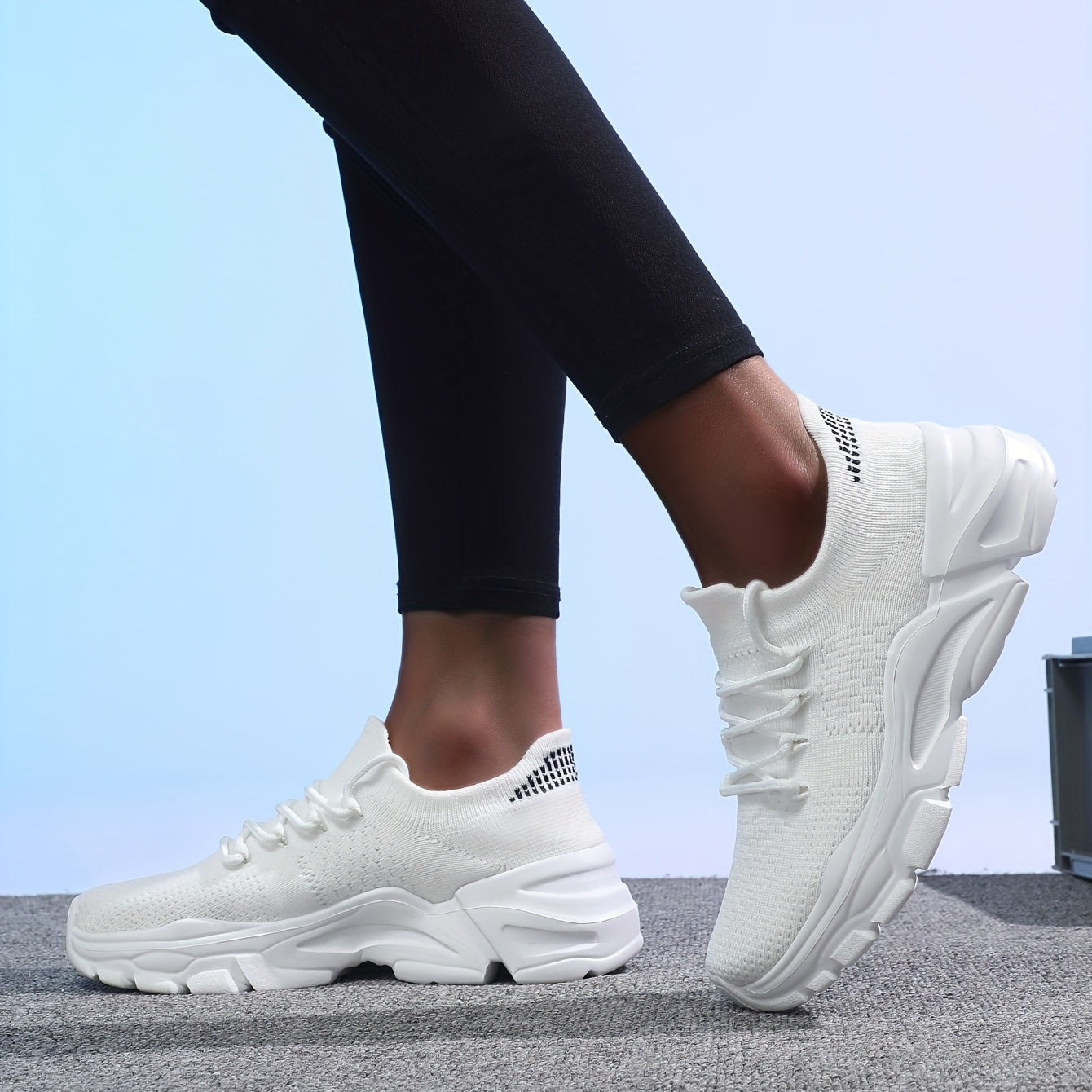 Women's Lace-Up Knit Running Shoes for Gym and Tennis