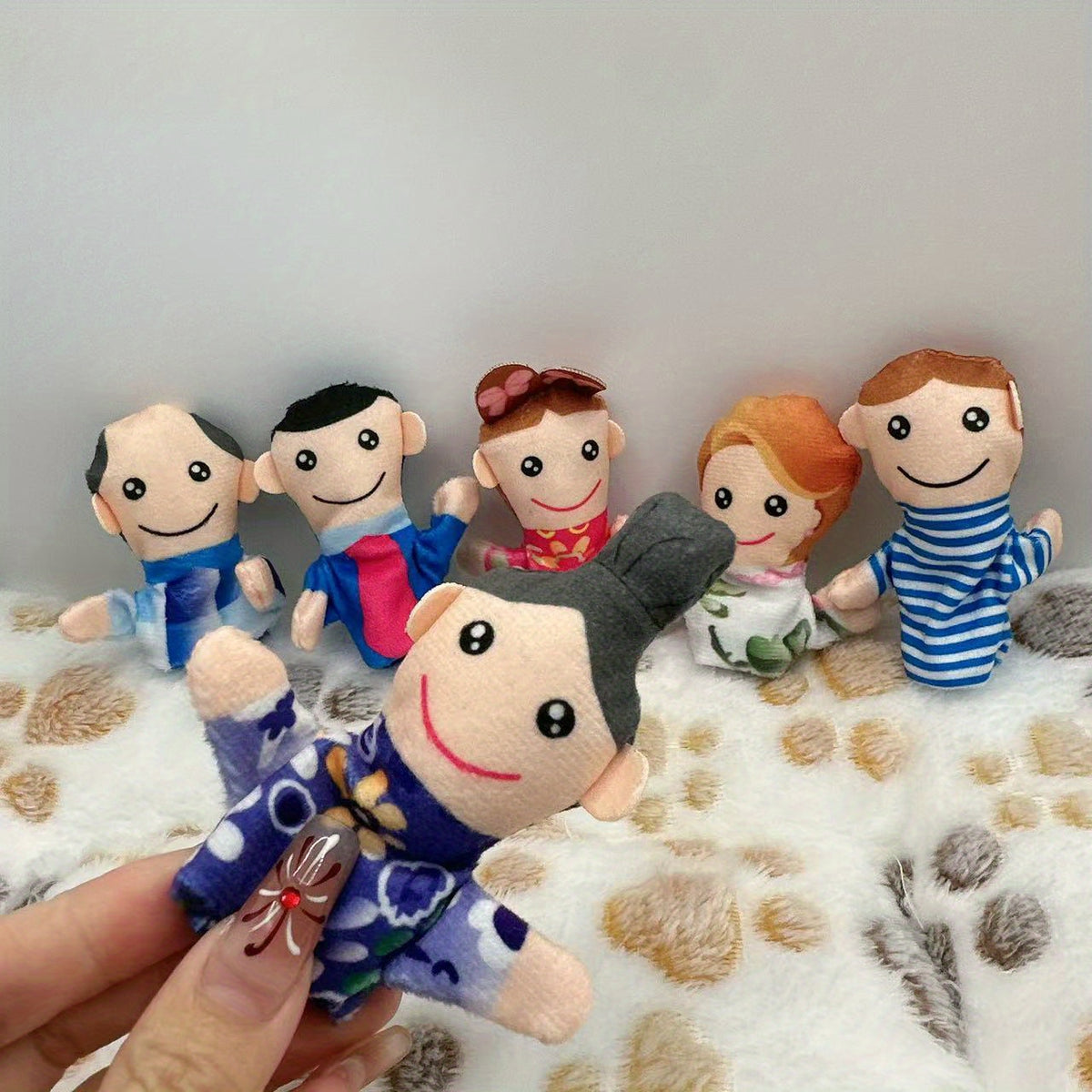 6pcs Family Theme Finger Puppets Set for Role Play