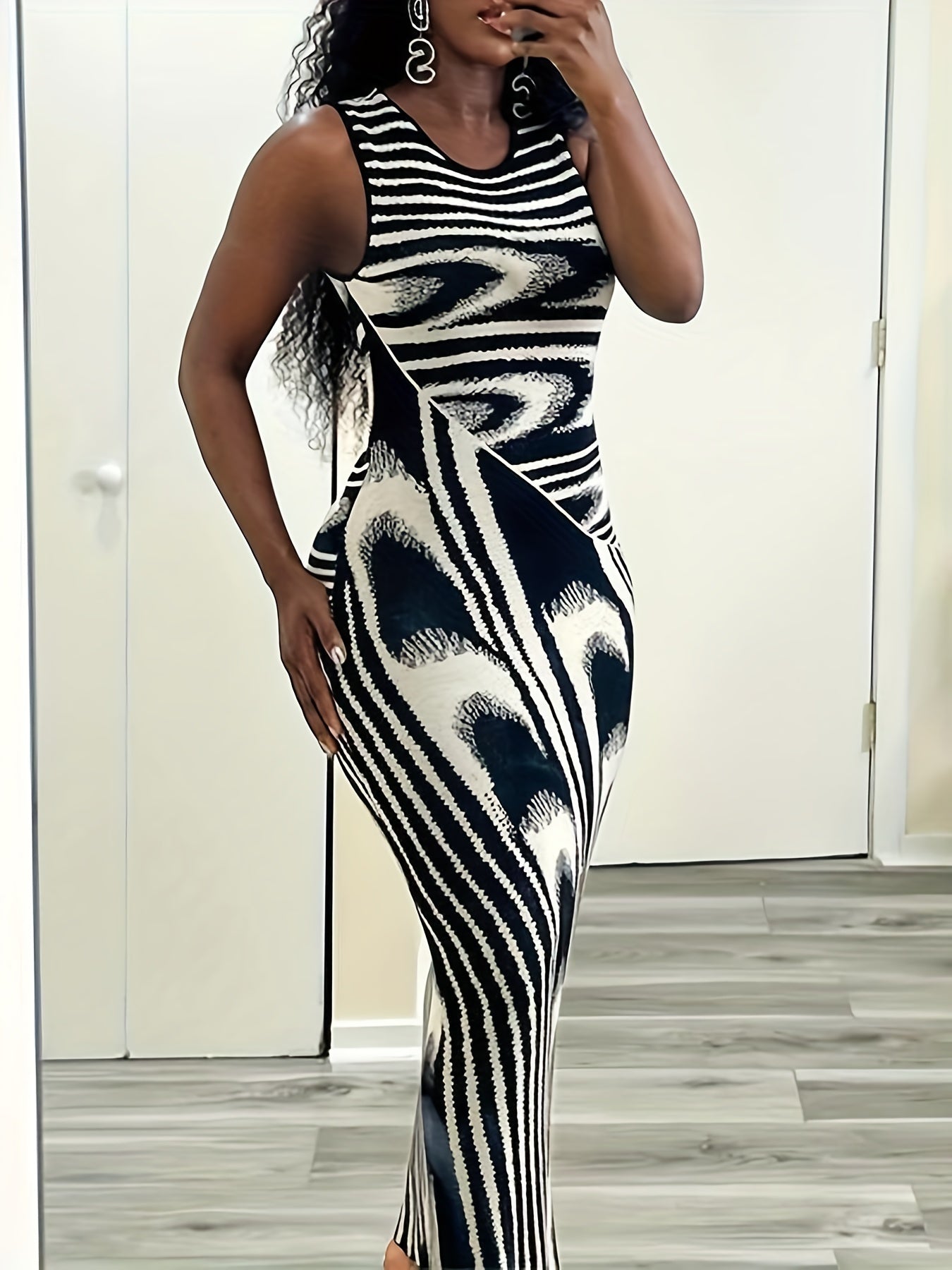 Striped Print Round Neck Bodycon Tank Dress