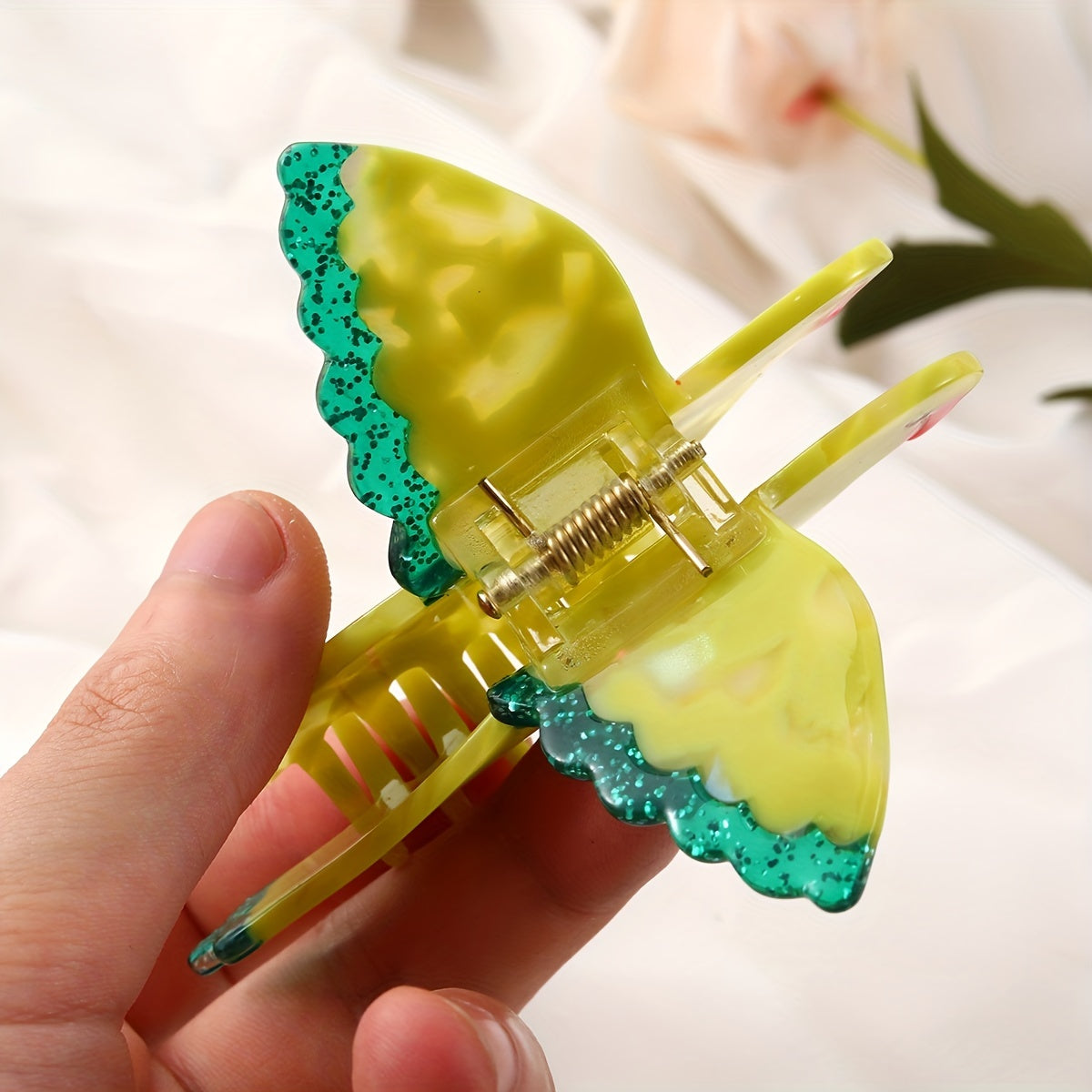 Acrylic Yellow Bird Hair Claw Animal Shark Claw Accessories