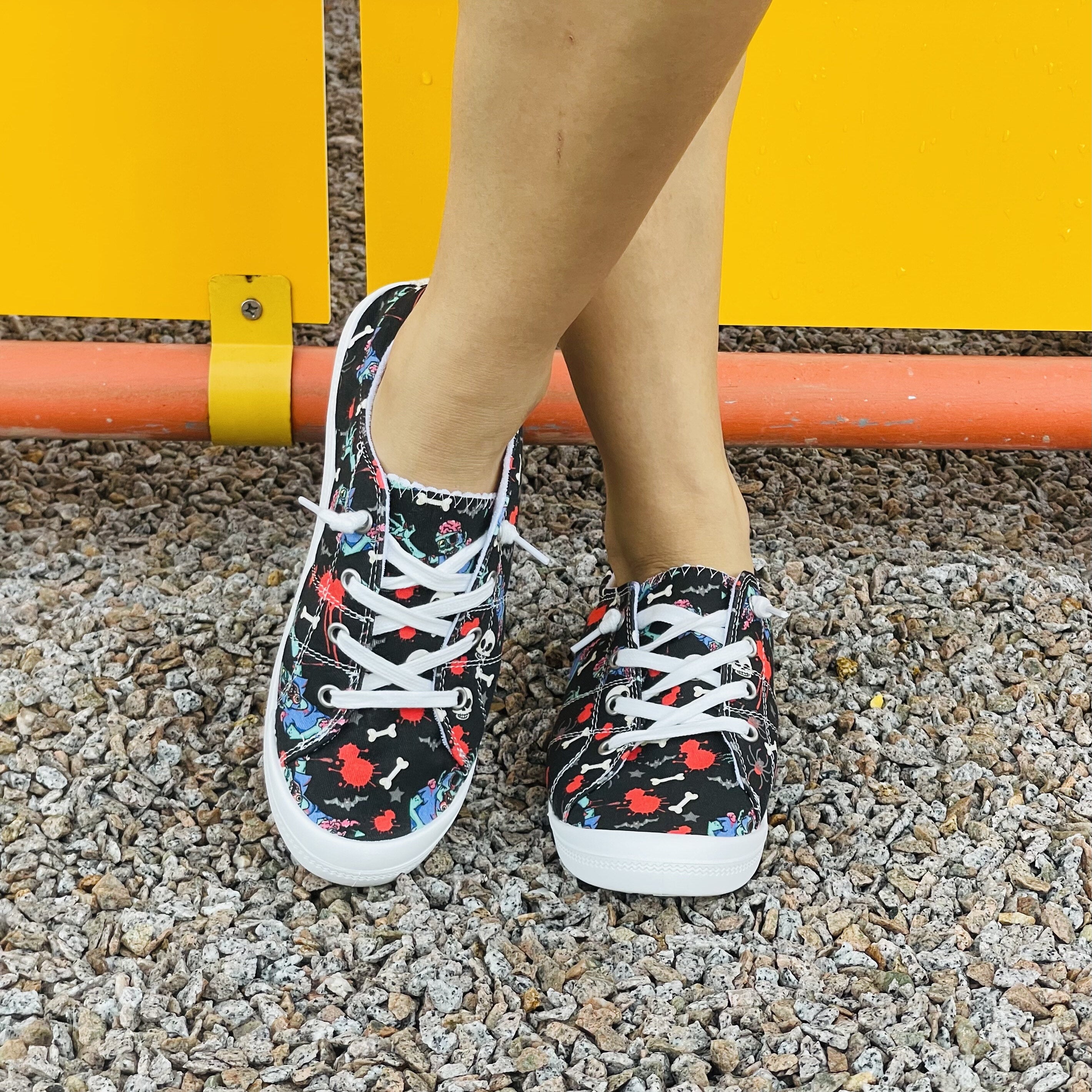 Women's Skull Printed Canvas Shoes Low Round Toe Lace Up Lightweight Comfy Shoes