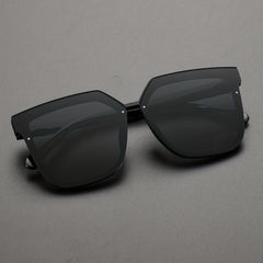 Men's Classic Oval Frame Sunglasses with Case