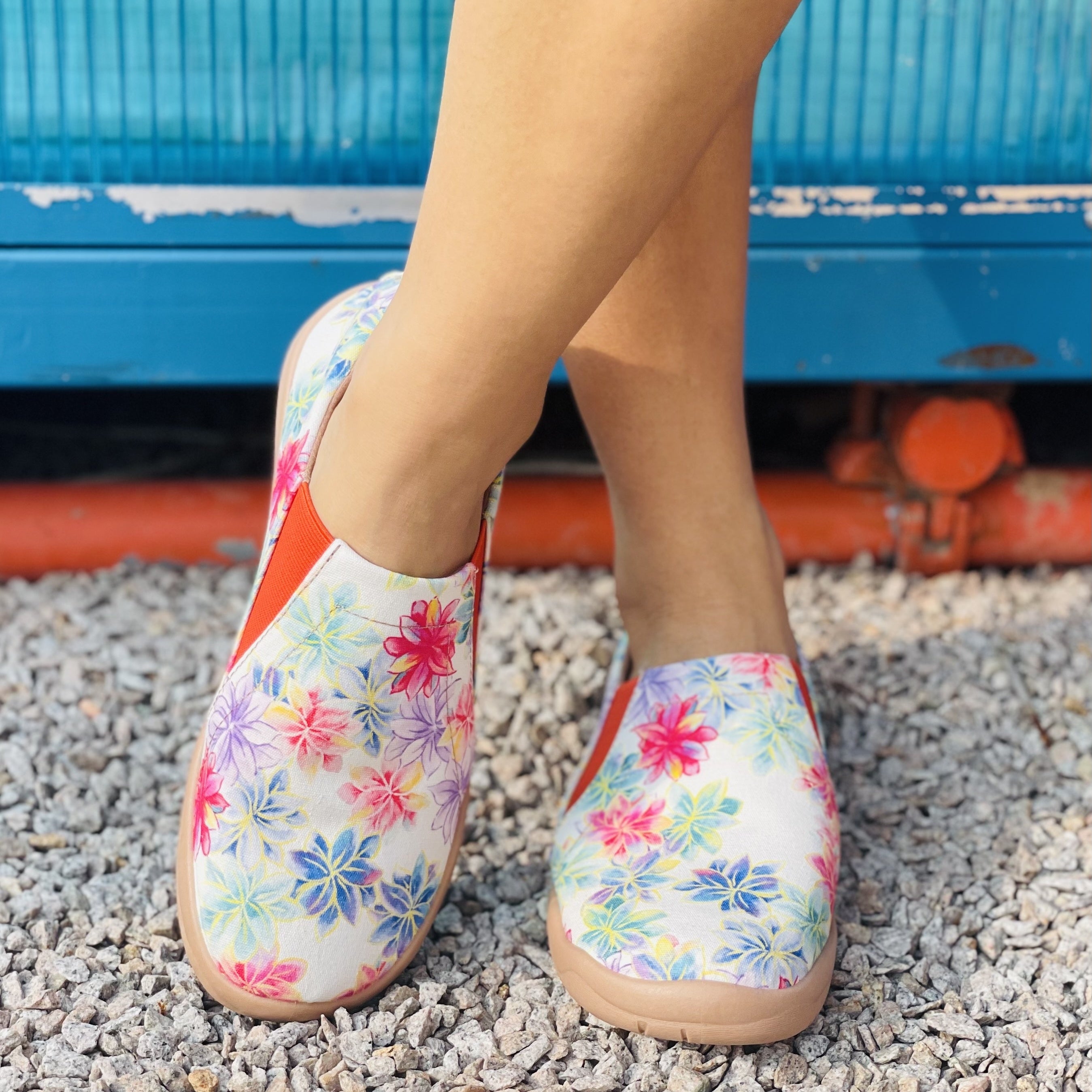 Women's Floral Slip On Canvas Shoes Lightweight Round Toe Non slip