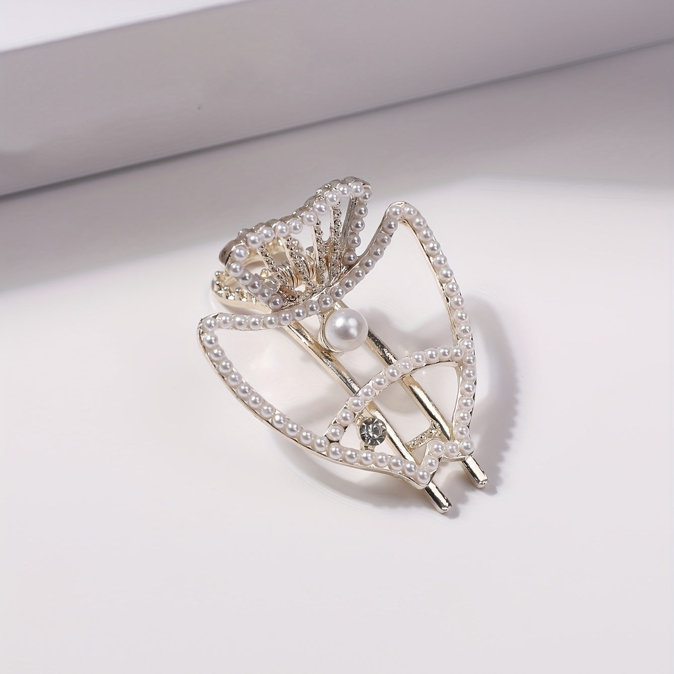 Hollow Fish Shaped Hair Clip with Faux Pearl for Women Girls