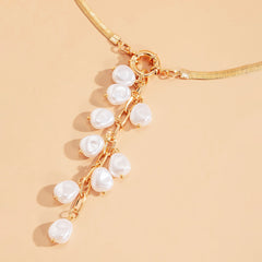 Elegant Faux Pearl Pendant Necklace