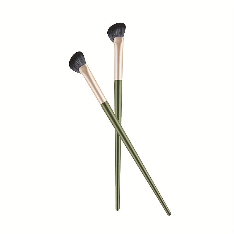 Portable Nose Shadow Brush for Contouring and Highlighting