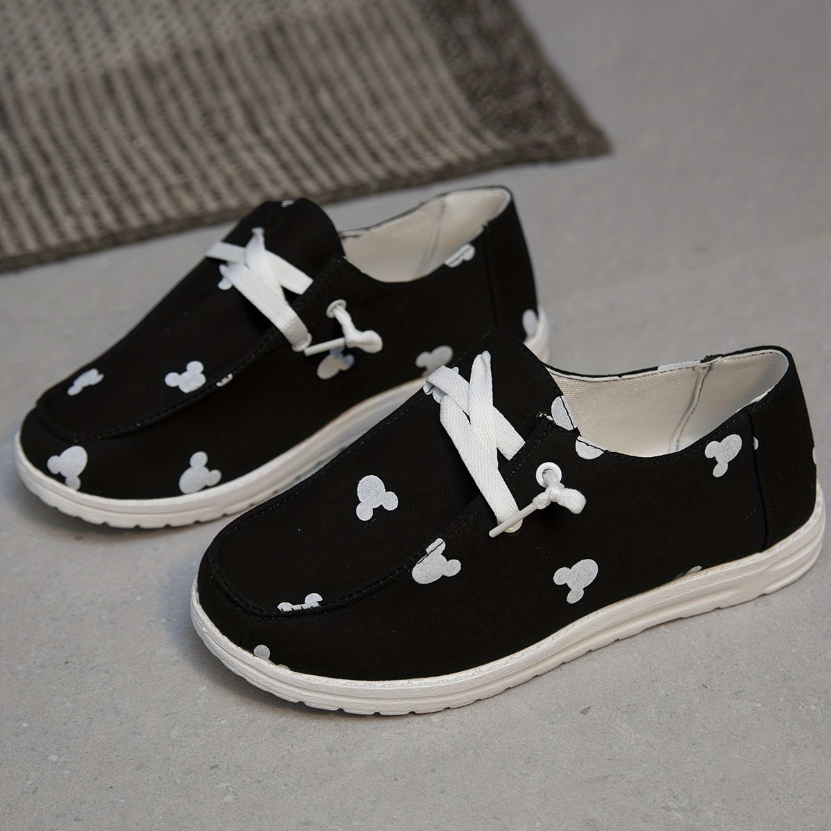 Women's Cartoon Print Canvas Shoes Lightweight Low Top Lace Up Shoes